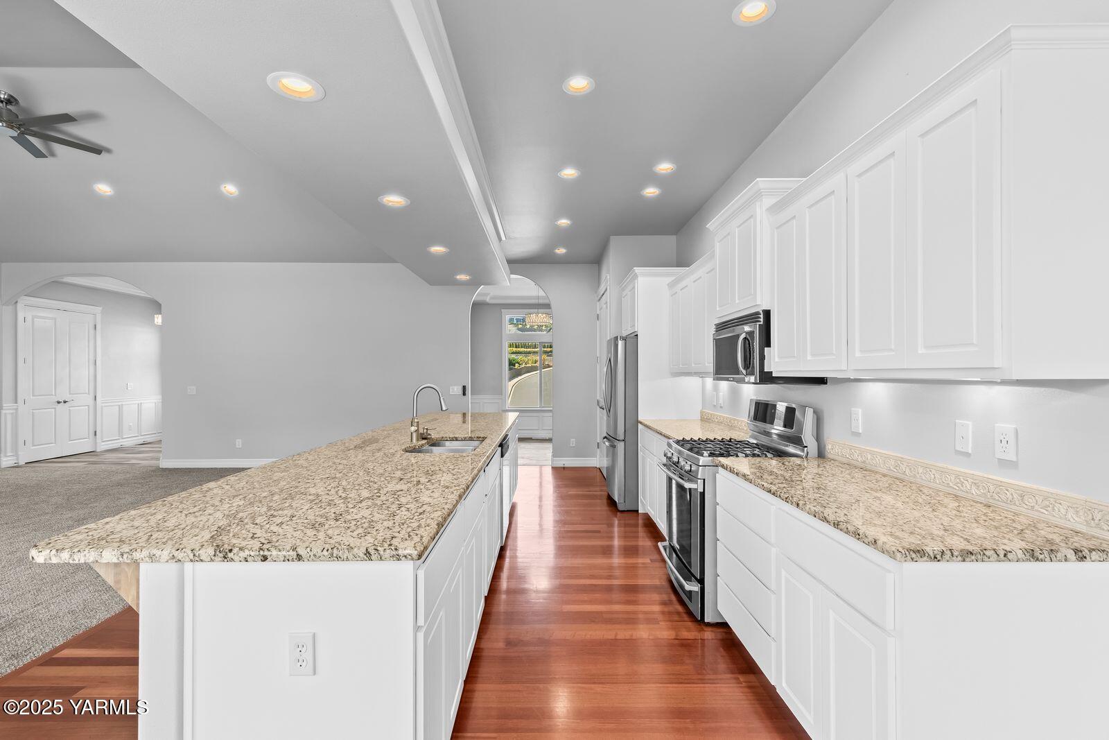 607 N 74th Ave