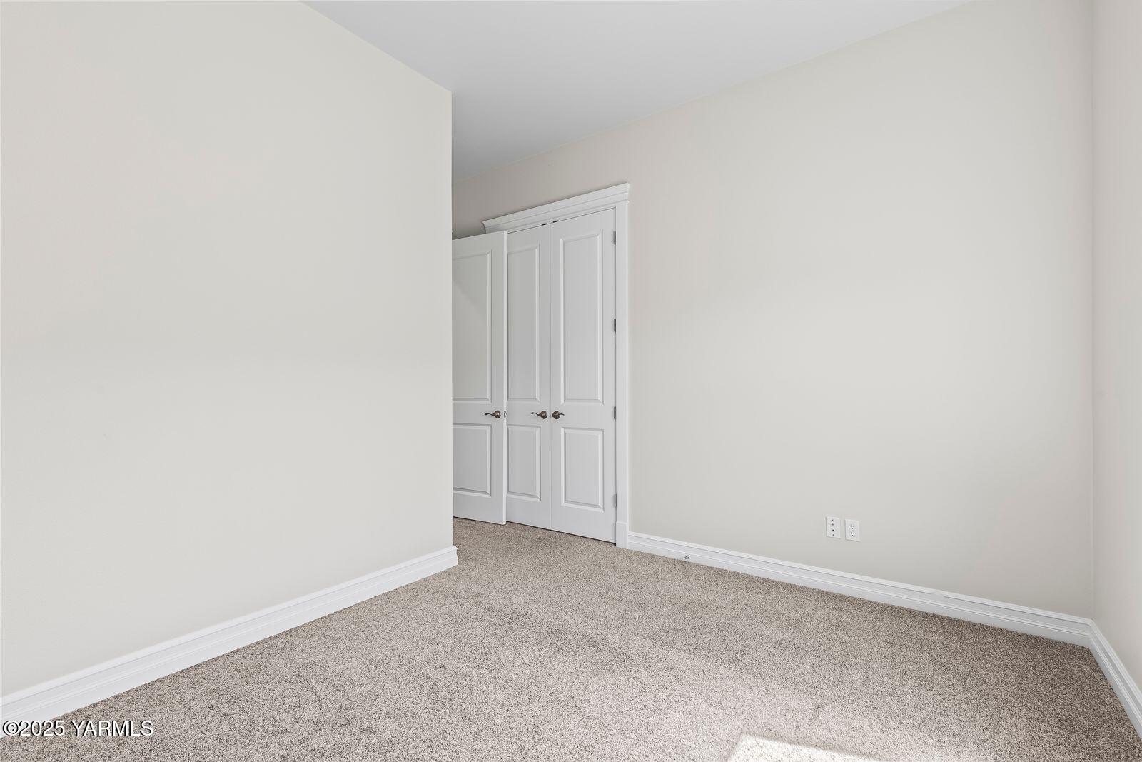 607 N 74th Ave