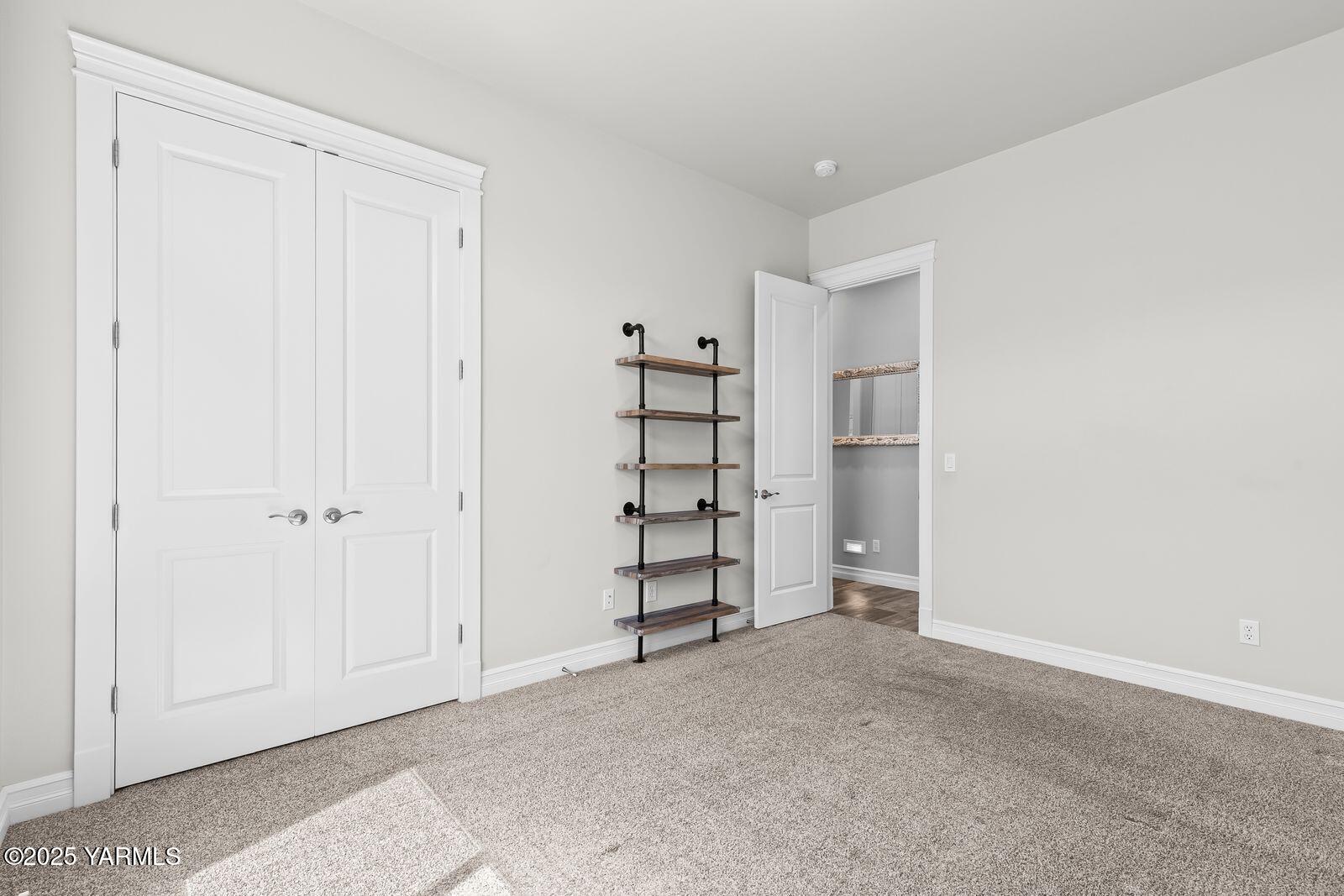 607 N 74th Ave