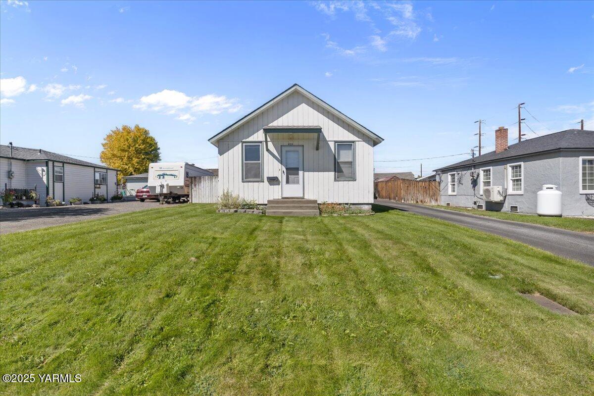 408 N 10th St