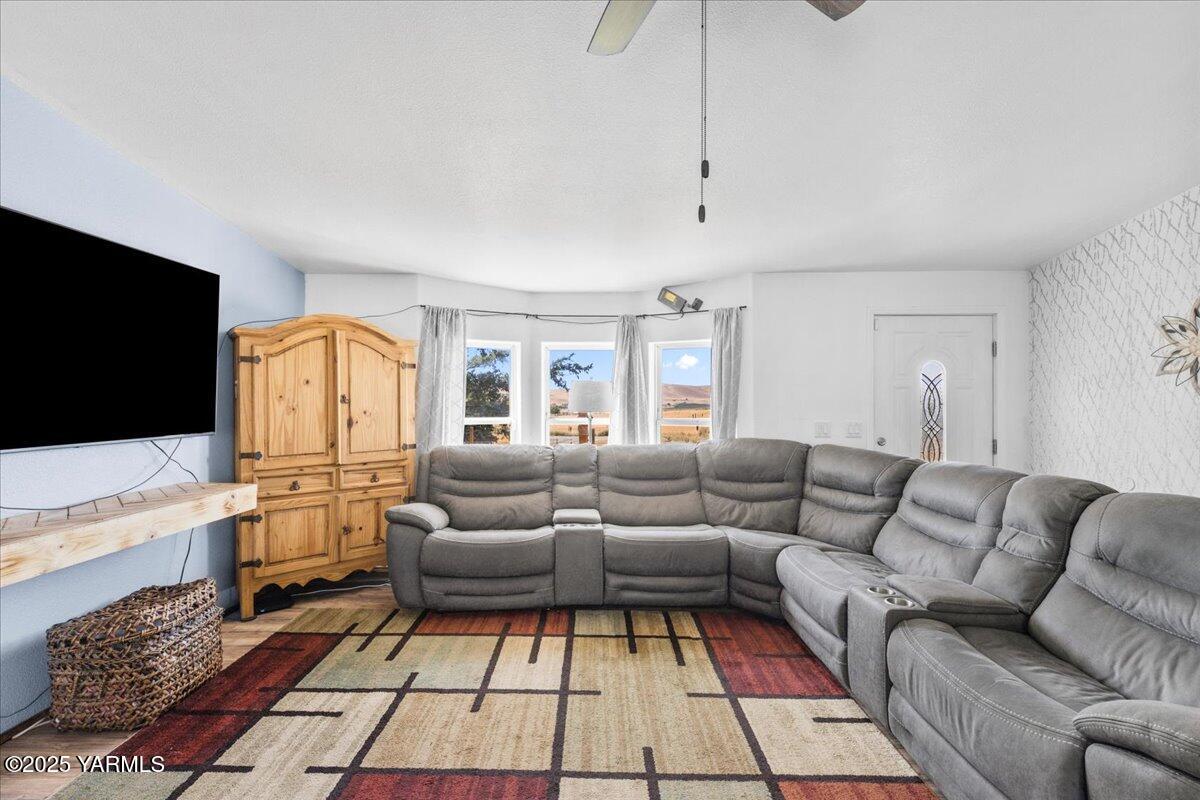 641 Moody Rd