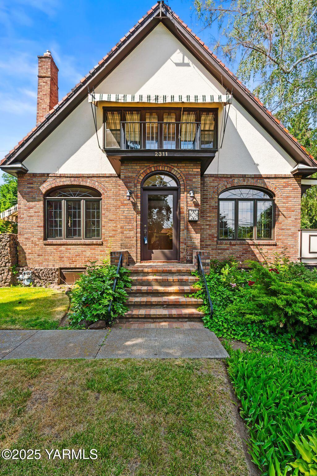 2311 W Chestnut Ave