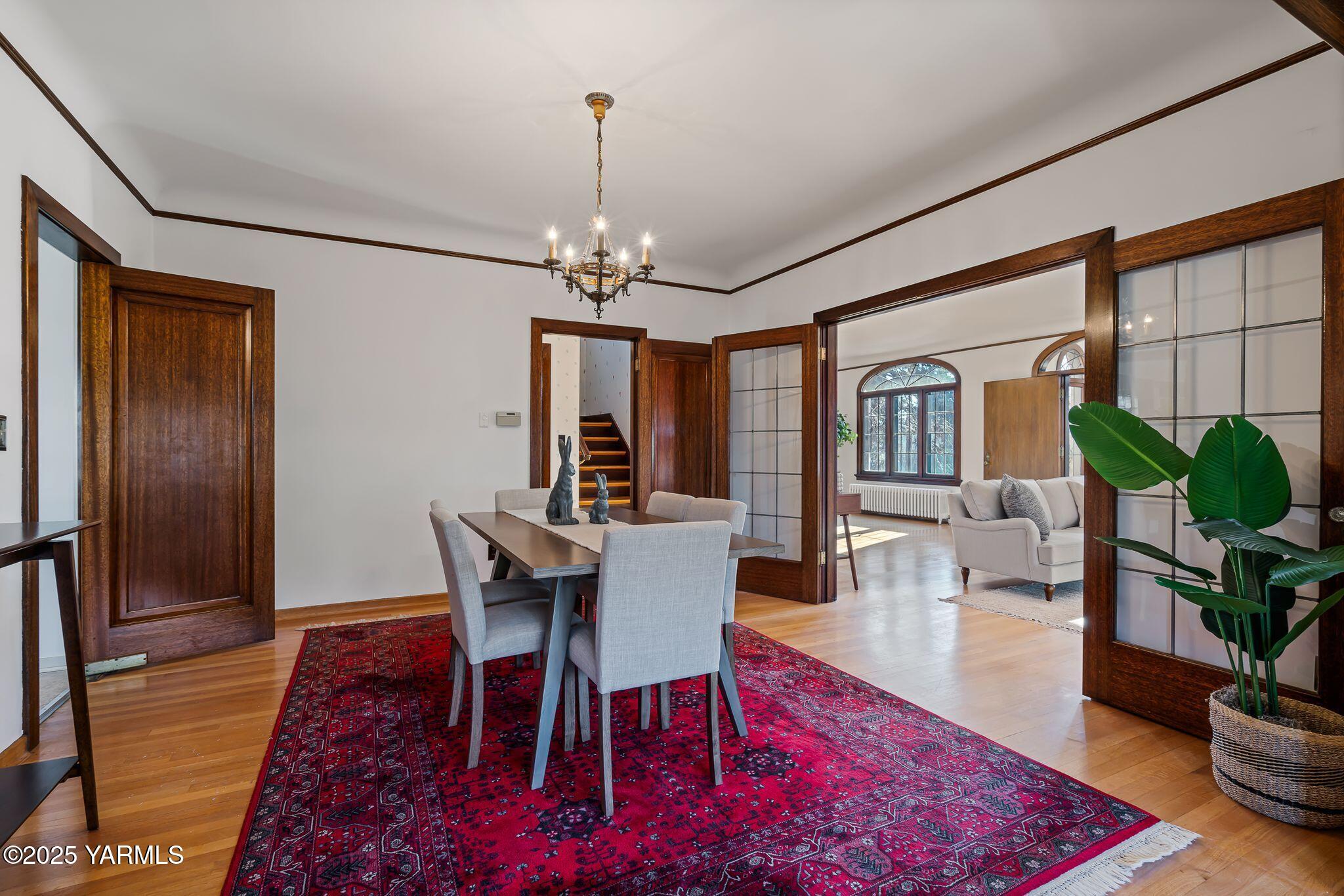 2311 W Chestnut Ave