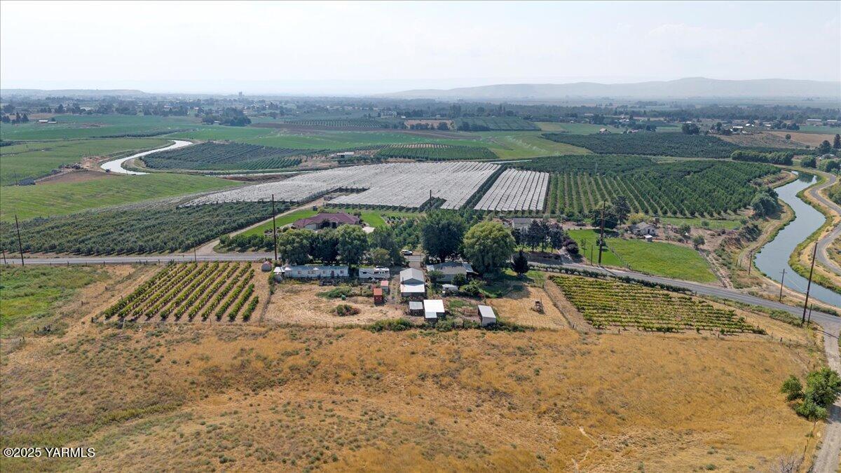 2781 E Zillah Dr