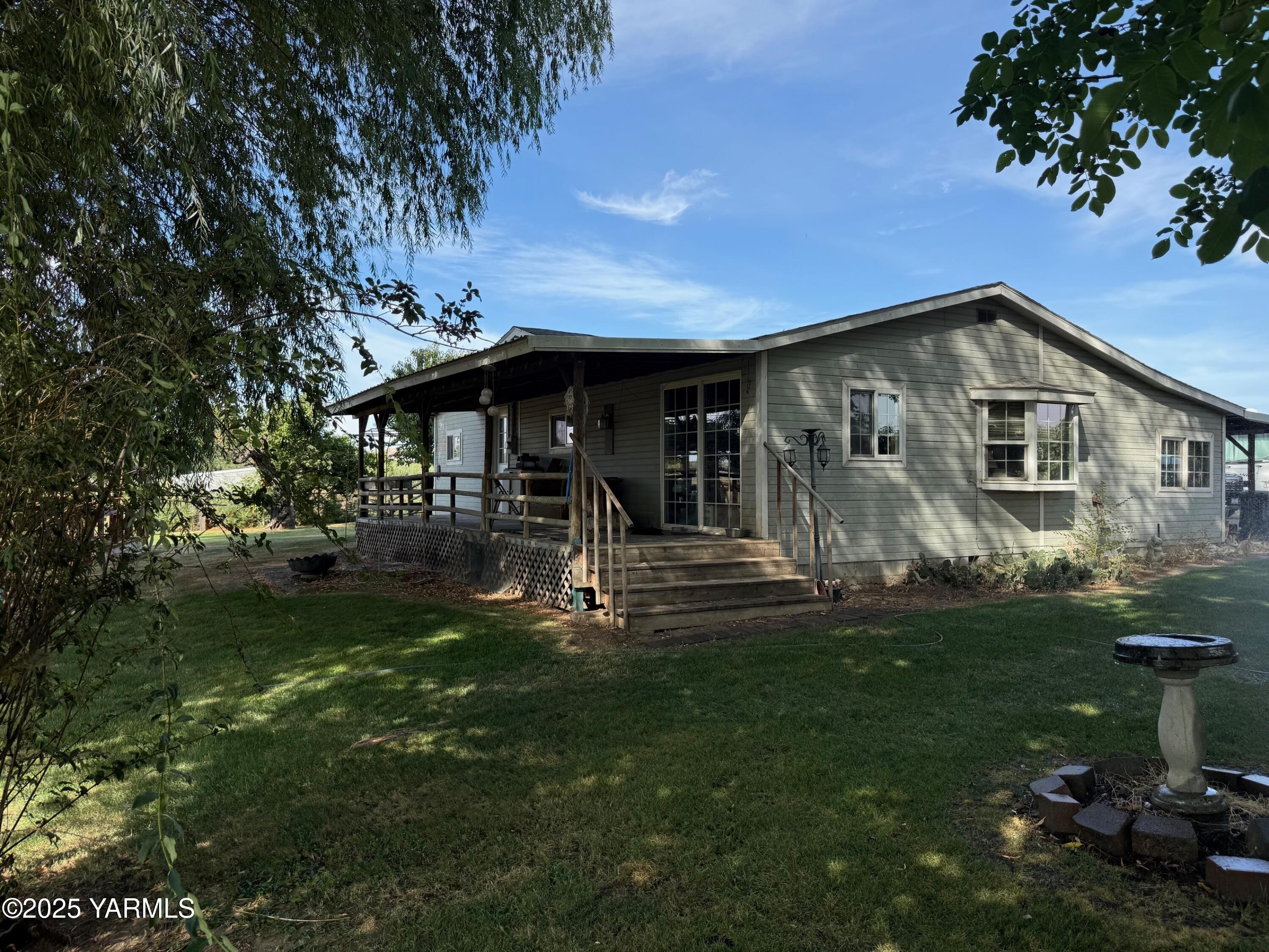 2781 E Zillah Dr