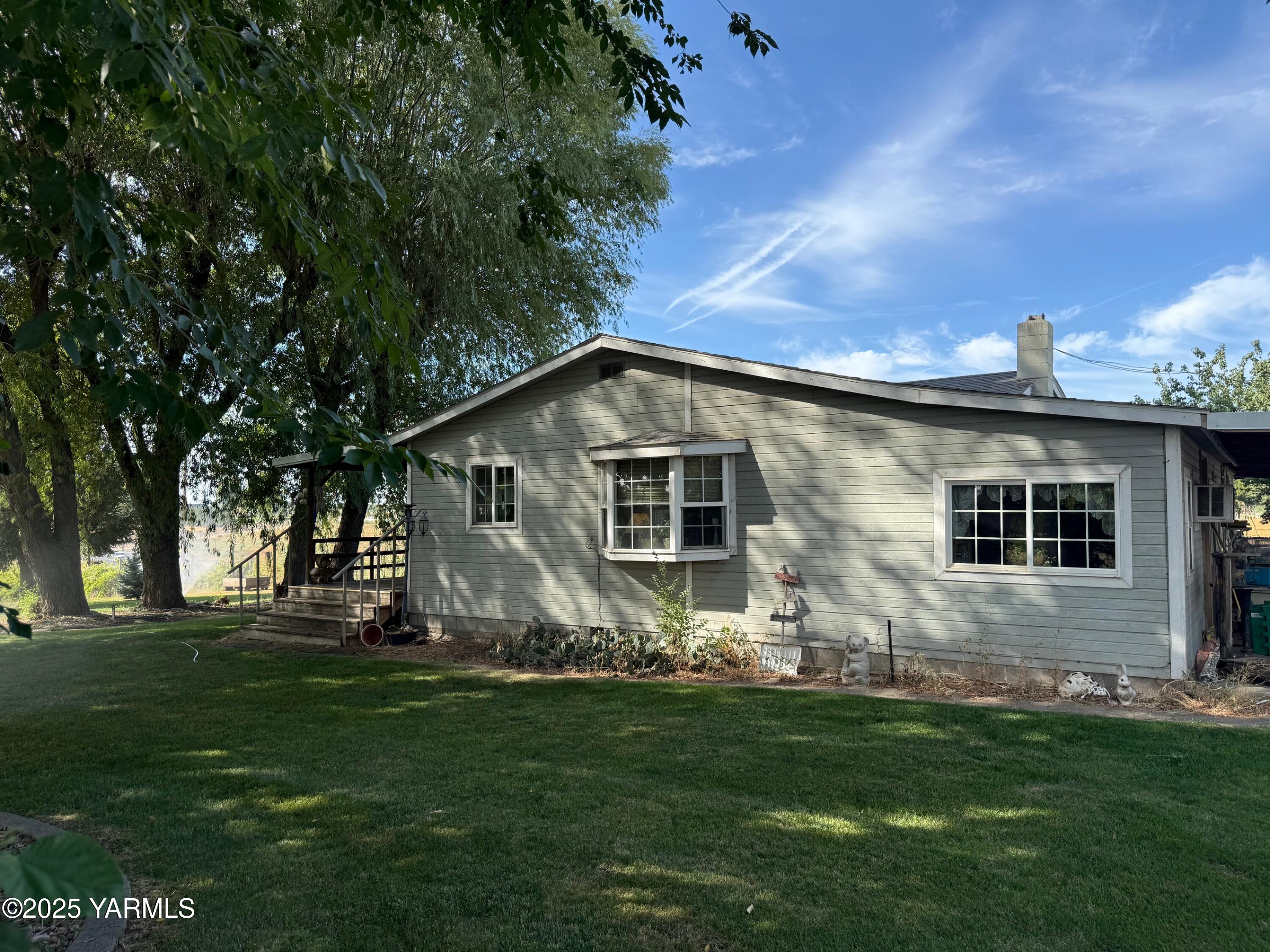 2781 E Zillah Dr