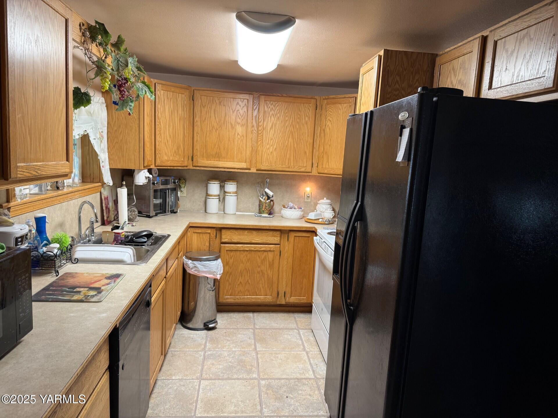 2781 E Zillah Dr