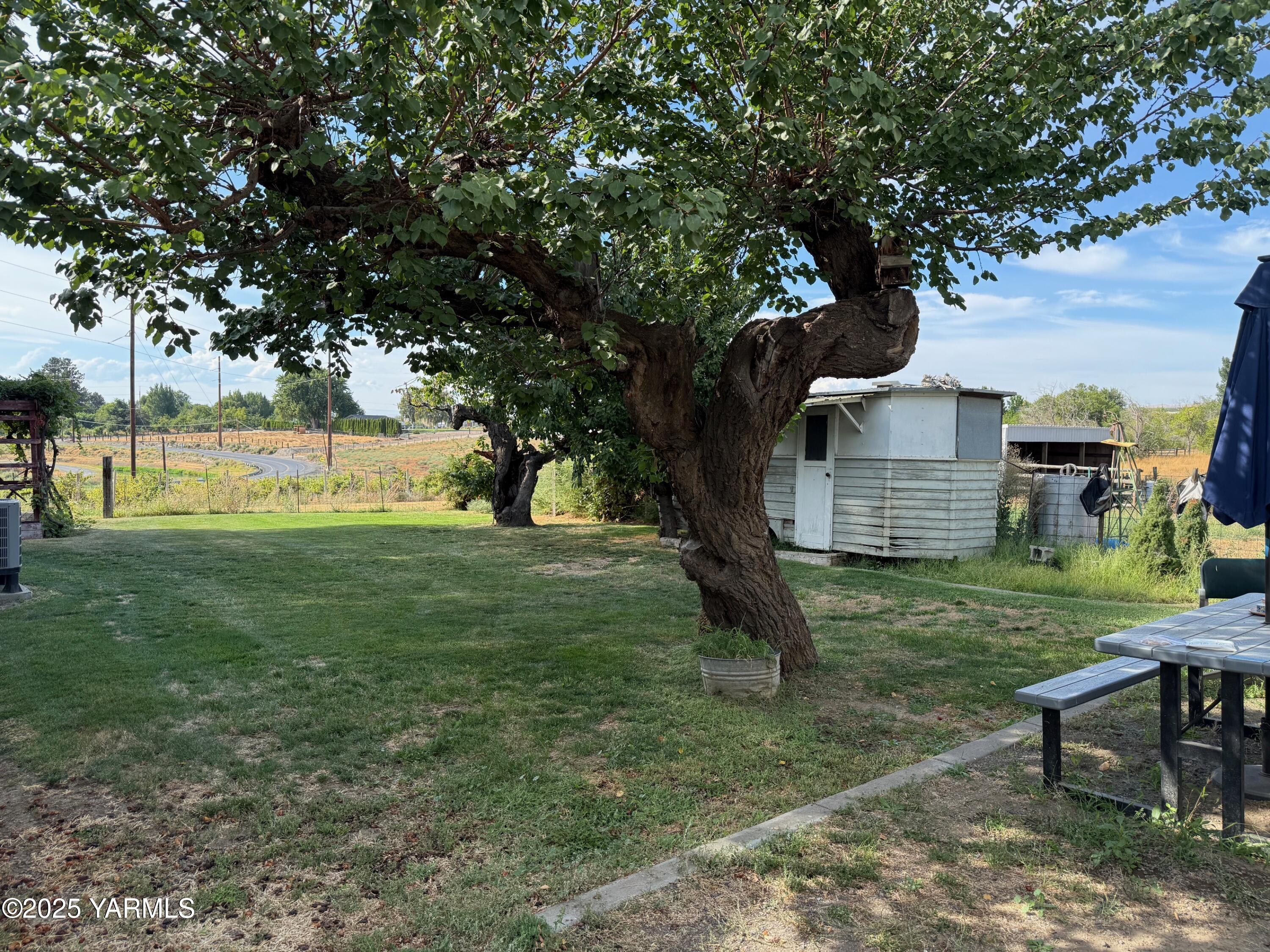 2781 E Zillah Dr