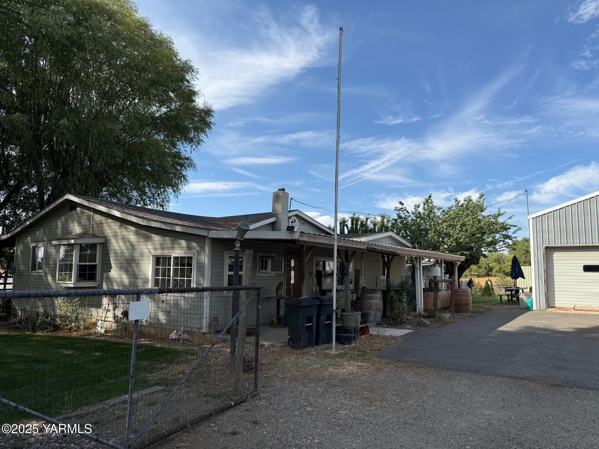 2781 E Zillah Dr