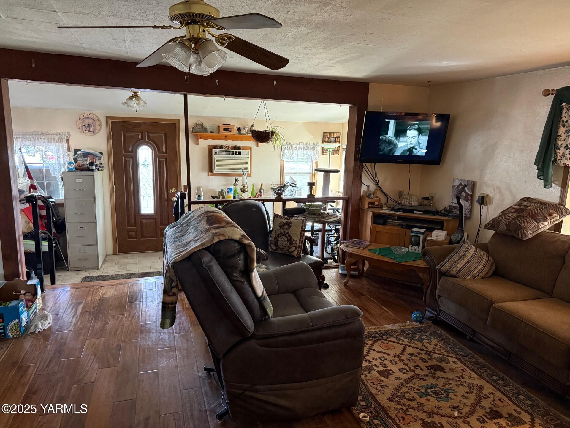 2781 E Zillah Dr