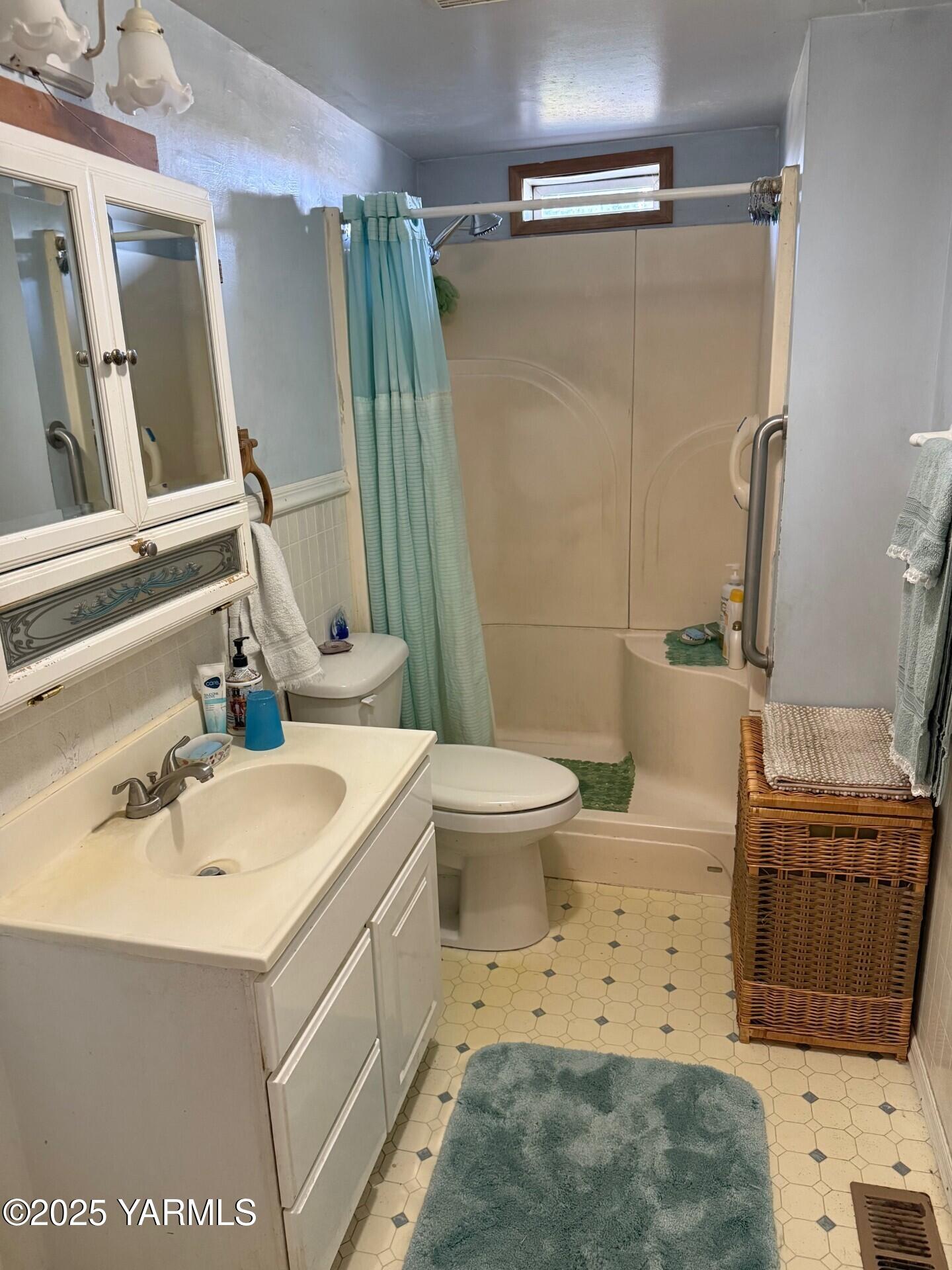 2781 E Zillah Dr
