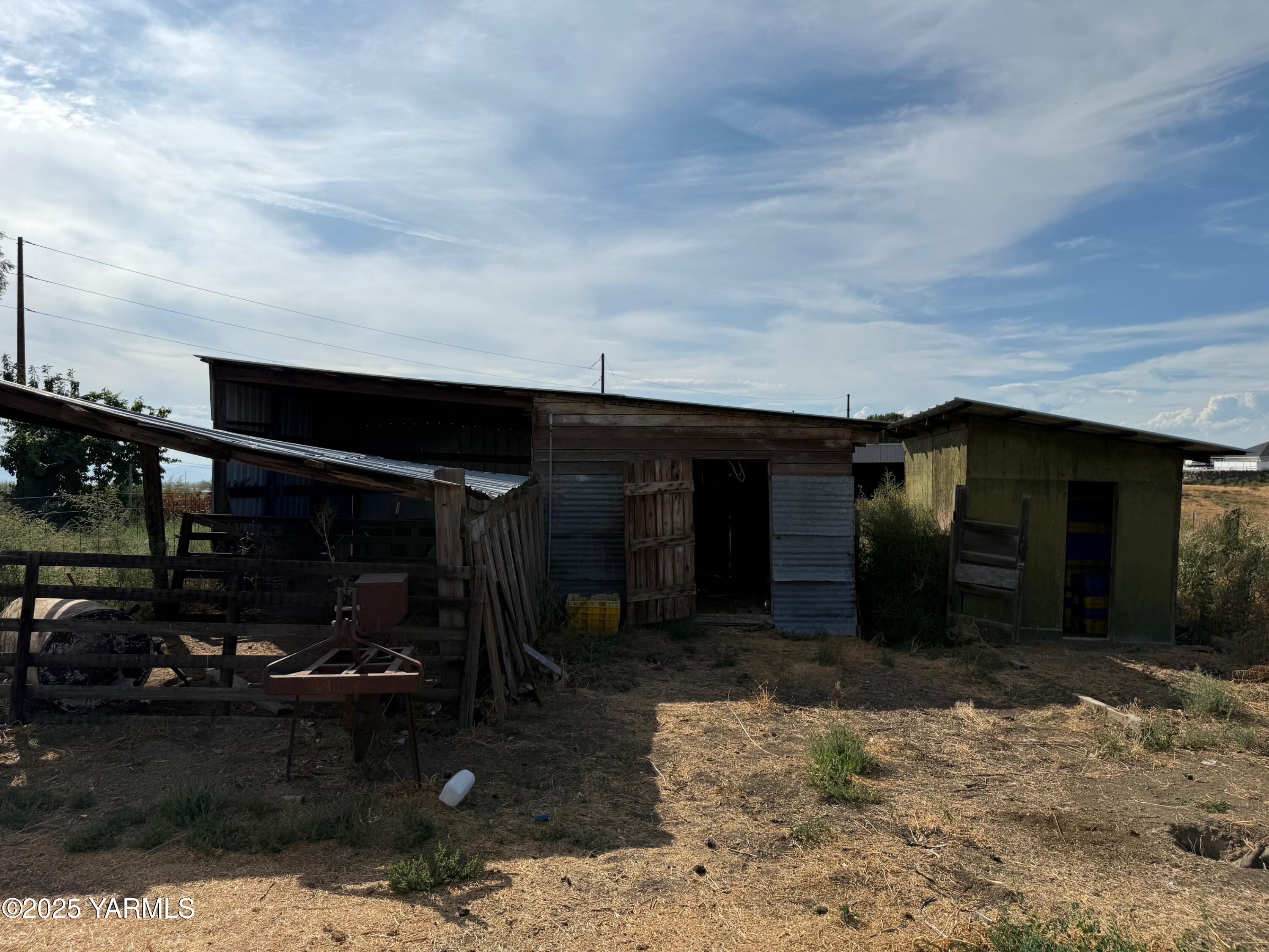 2781 E Zillah Dr