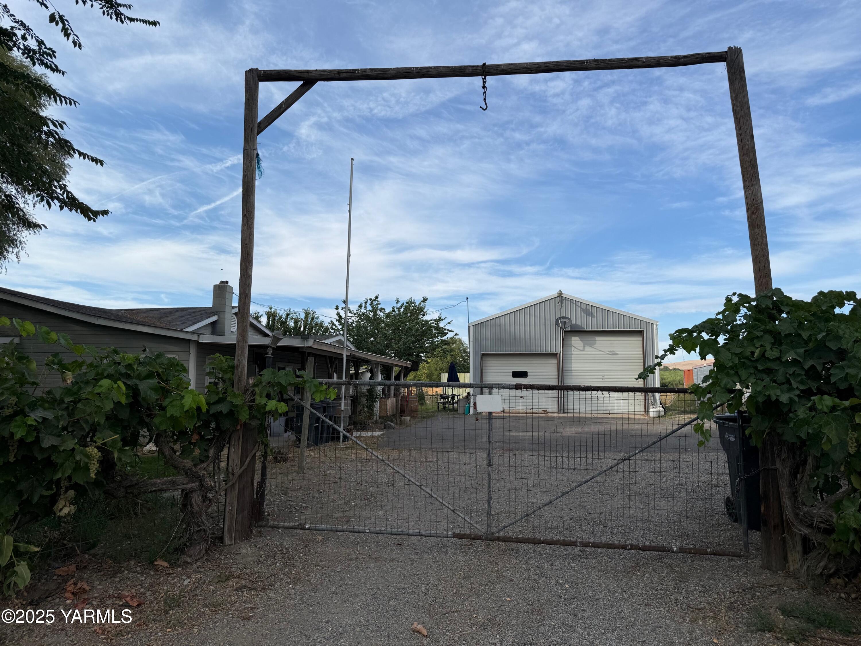 2781 E Zillah Dr