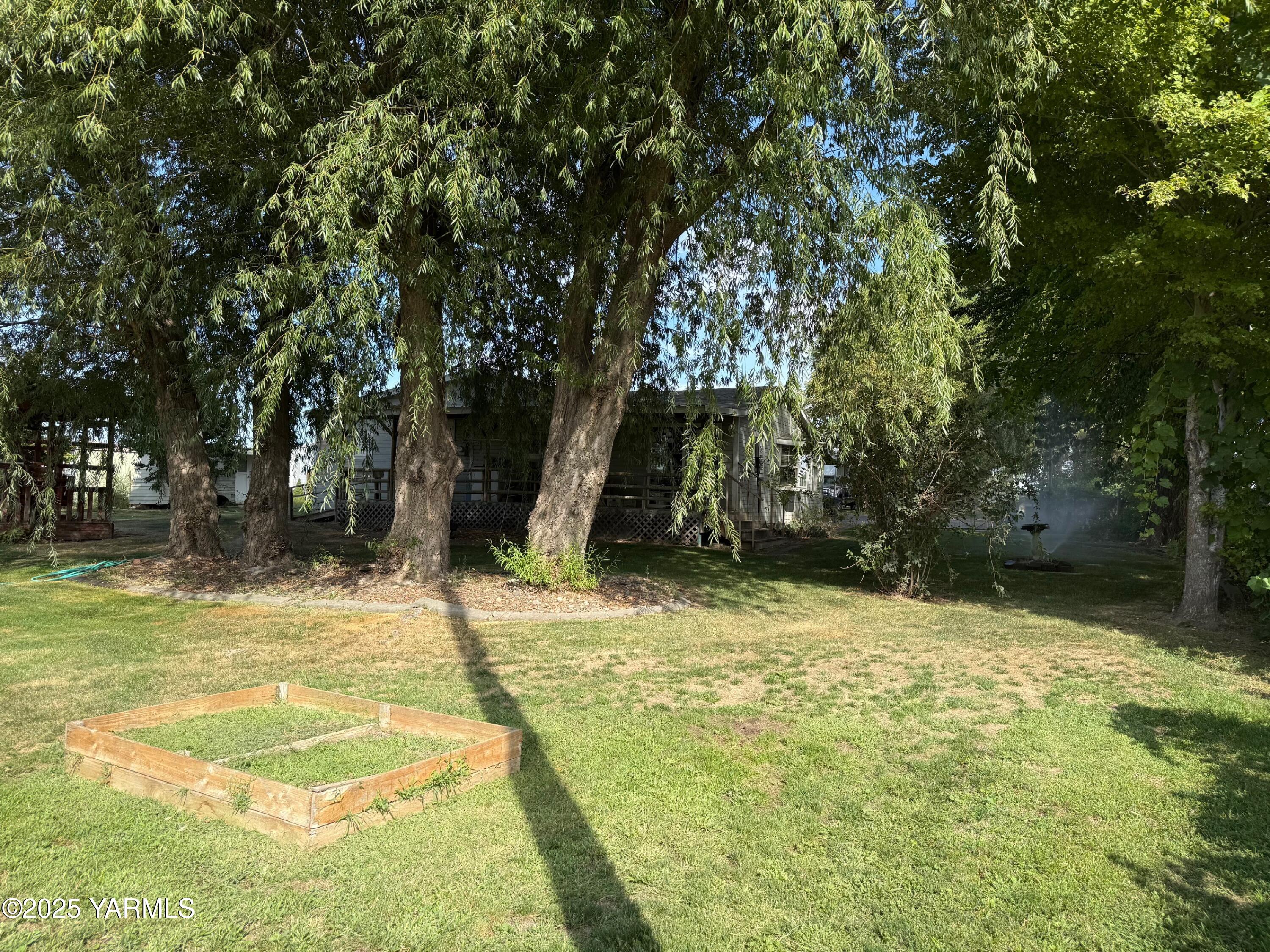2781 E Zillah Dr