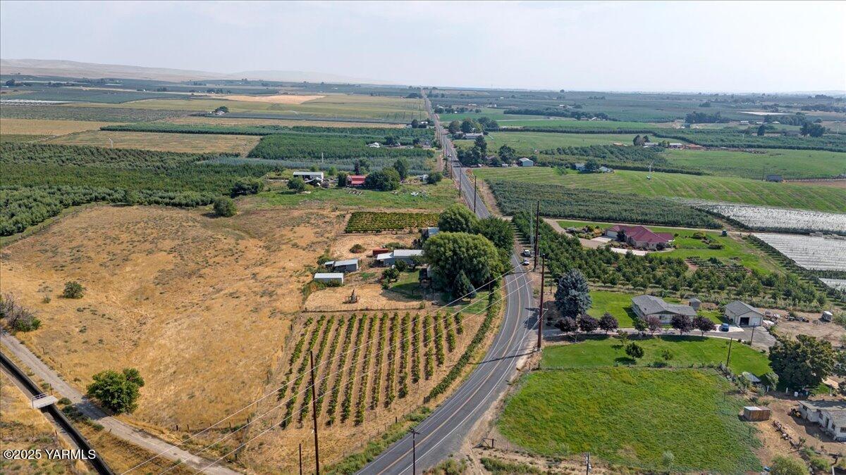 2781 E Zillah Dr