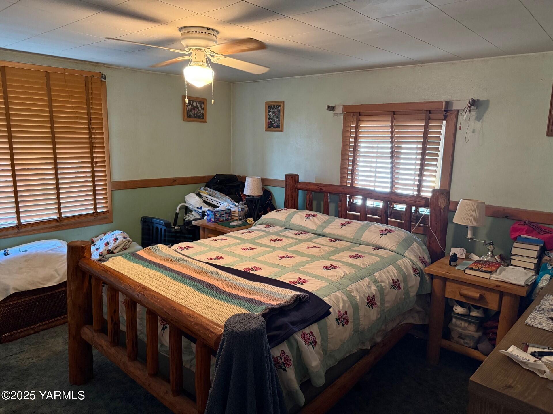 2781 E Zillah Dr