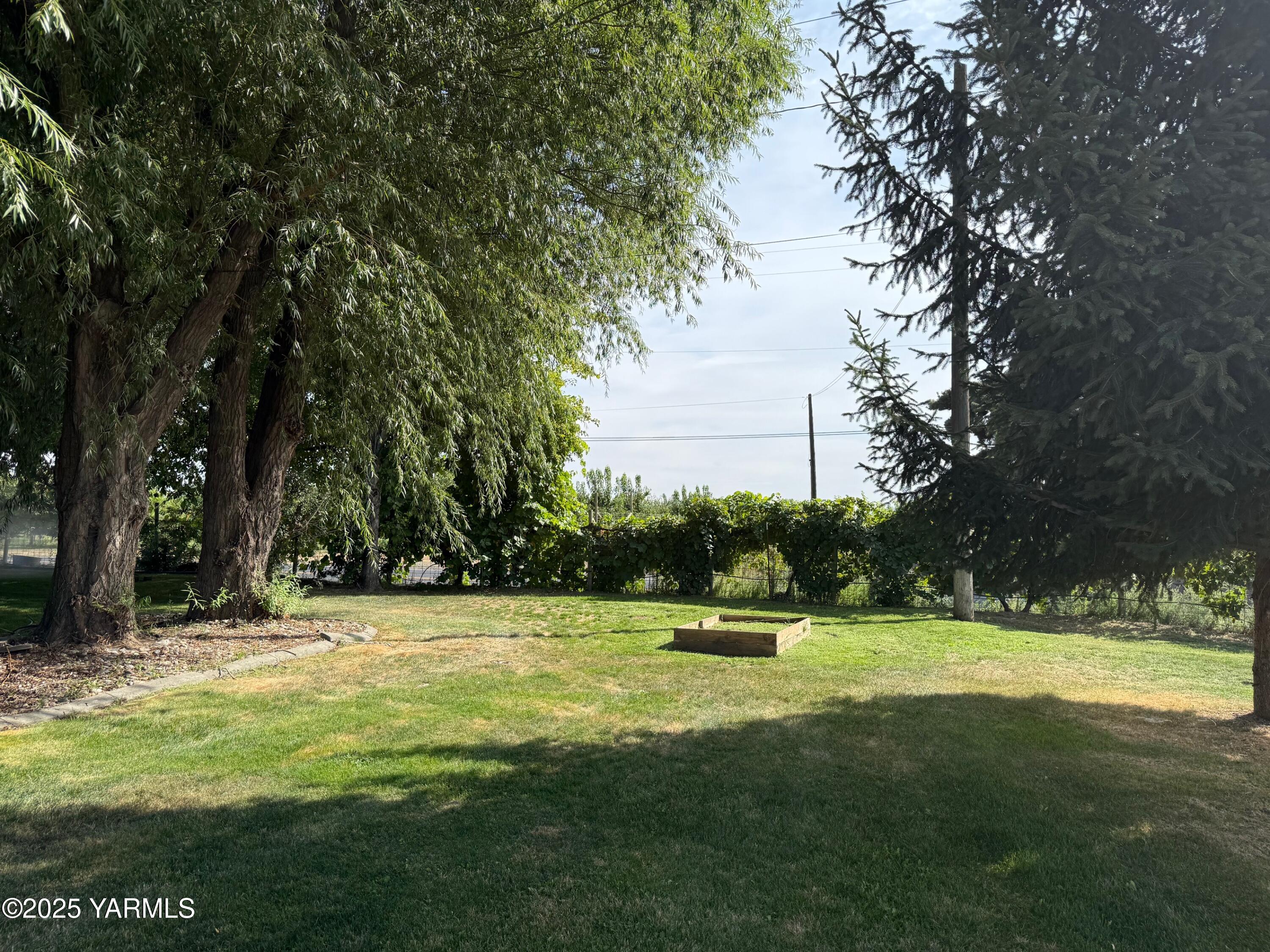 2781 E Zillah Dr
