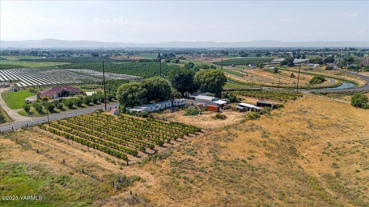 2781 E Zillah Dr