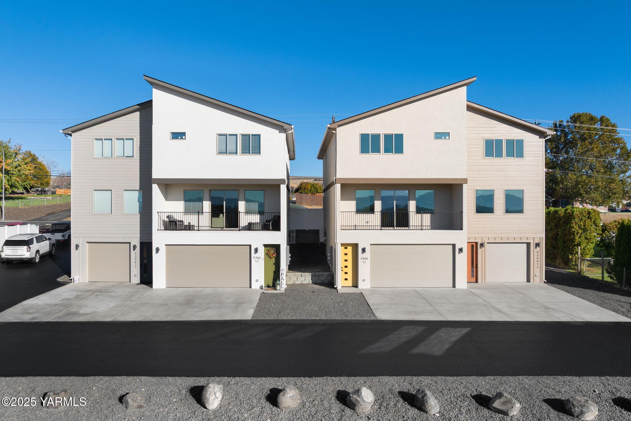 9304 Tieton Dr Unit: 1&2