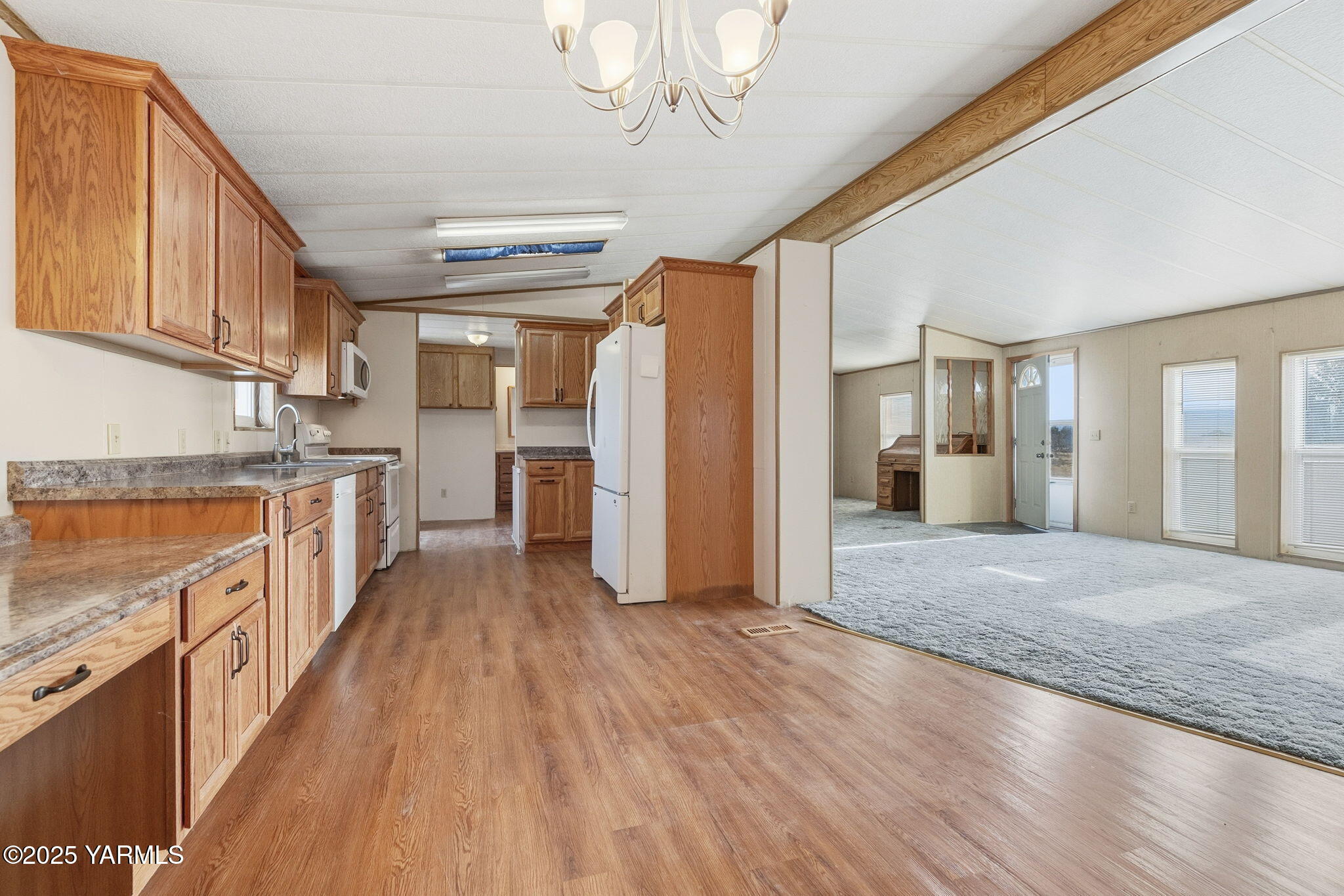 231 Lakeshore Dr