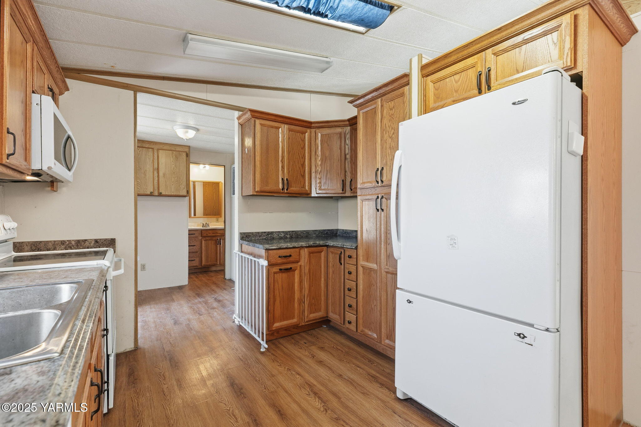 231 Lakeshore Dr