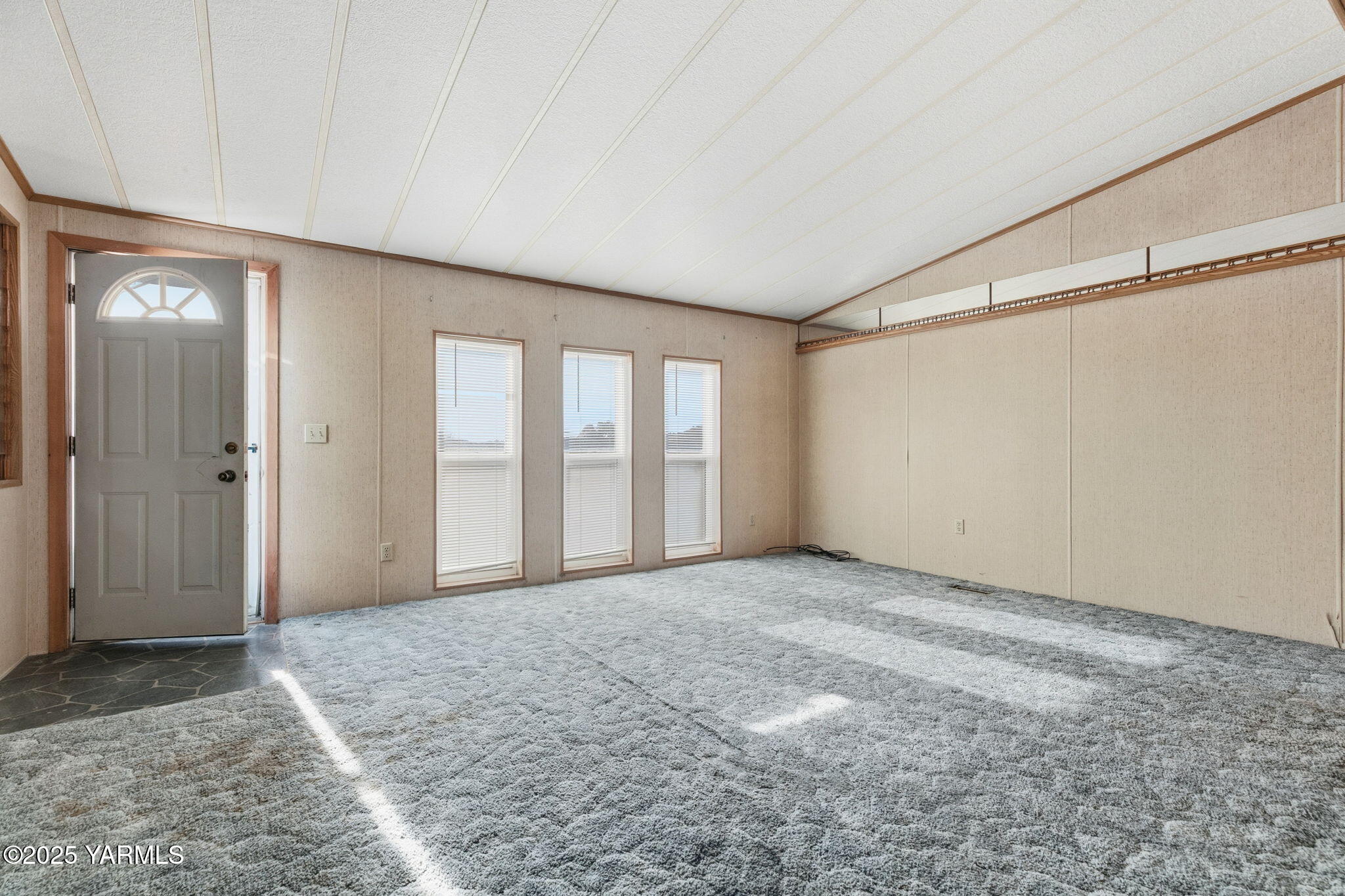 231 Lakeshore Dr