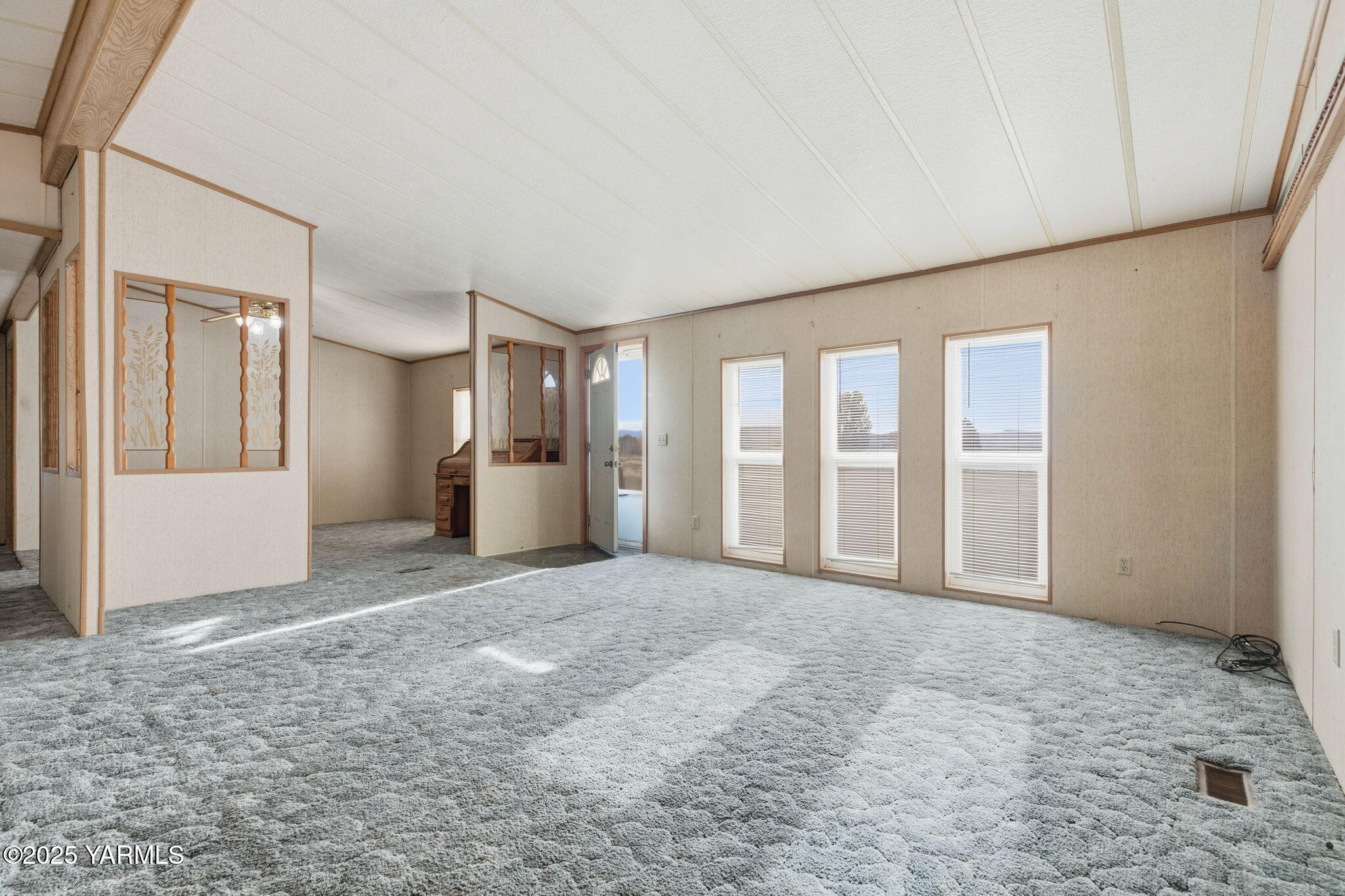 231 Lakeshore Dr