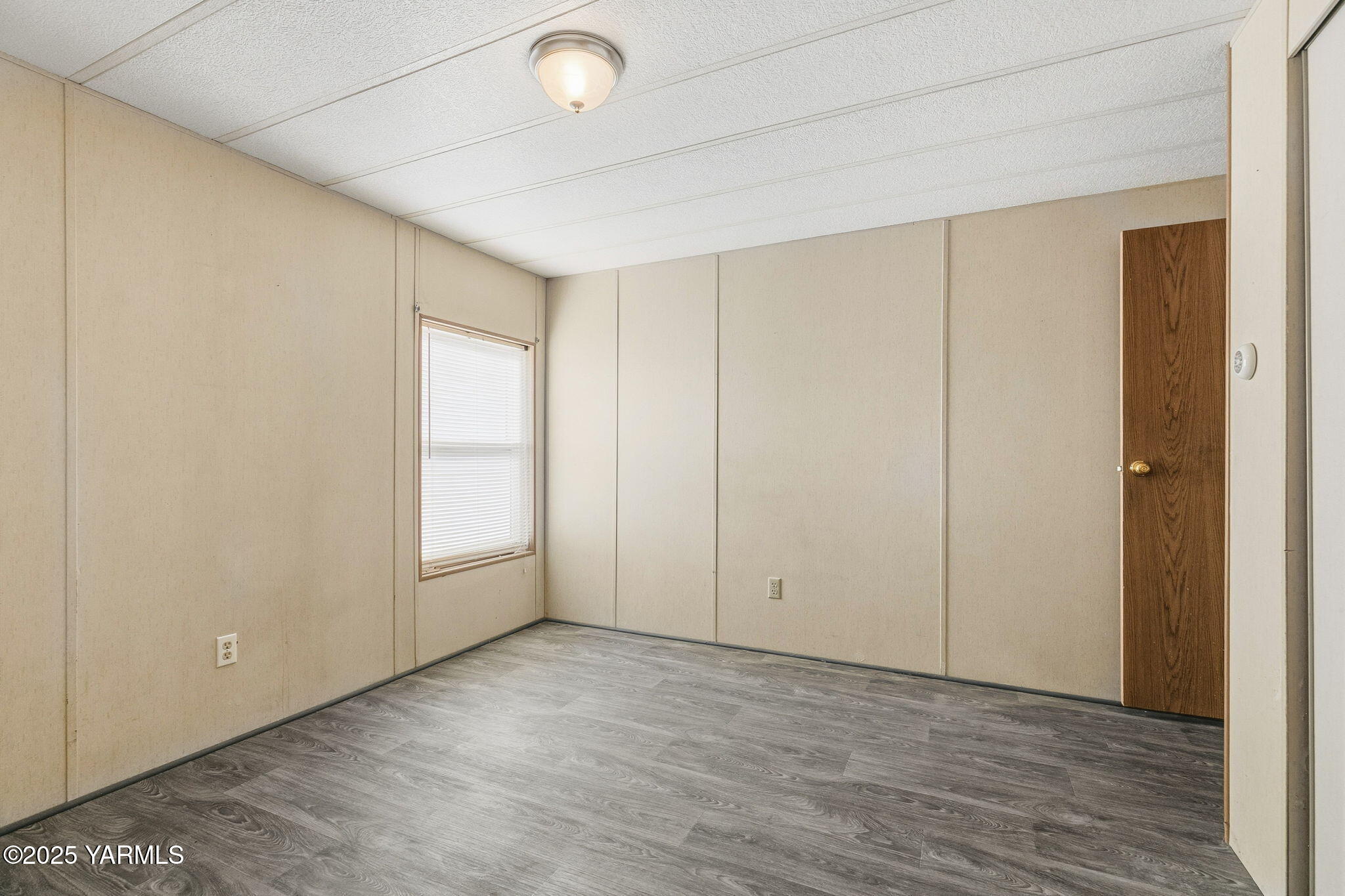 231 Lakeshore Dr