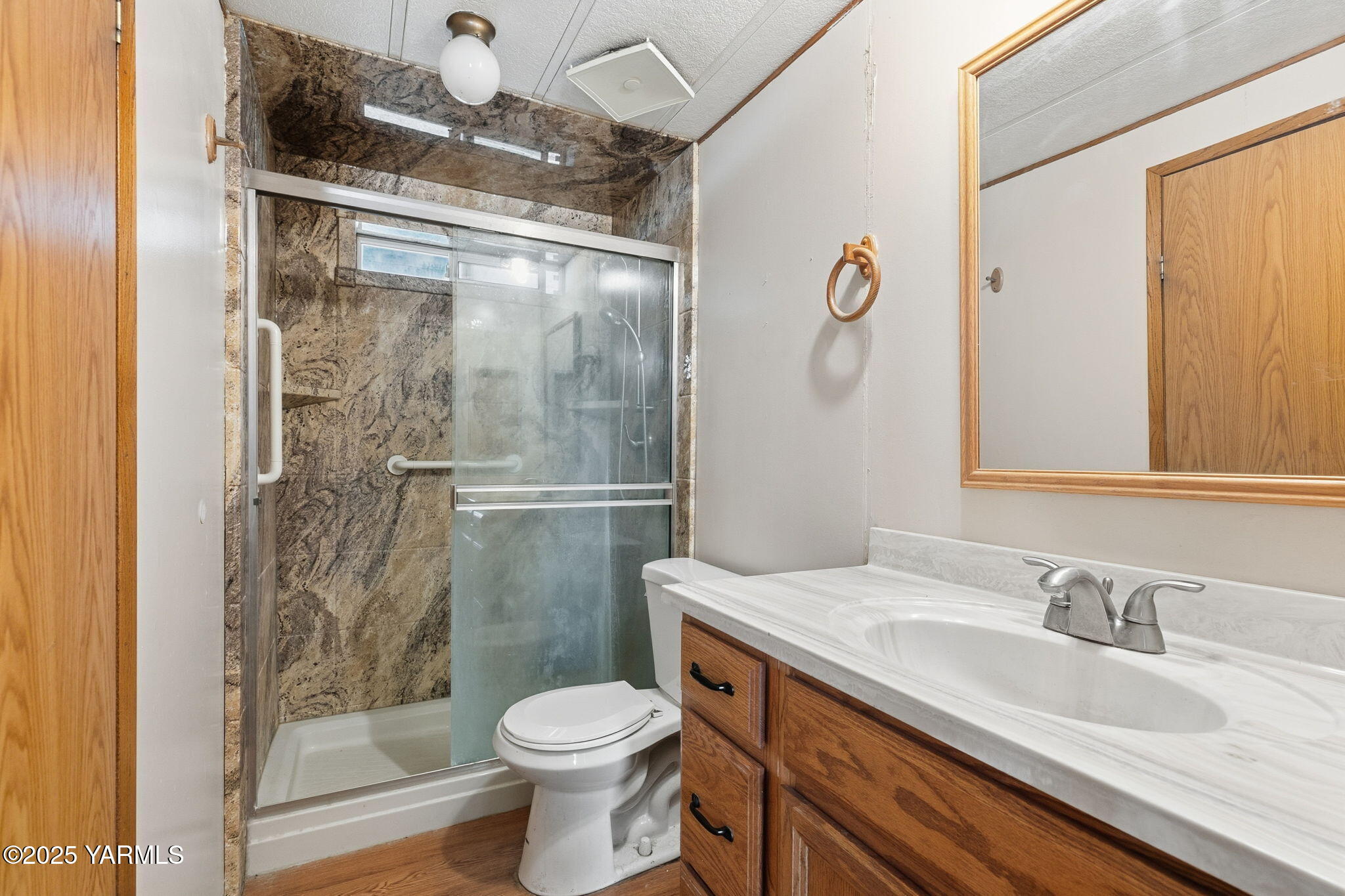 231 Lakeshore Dr