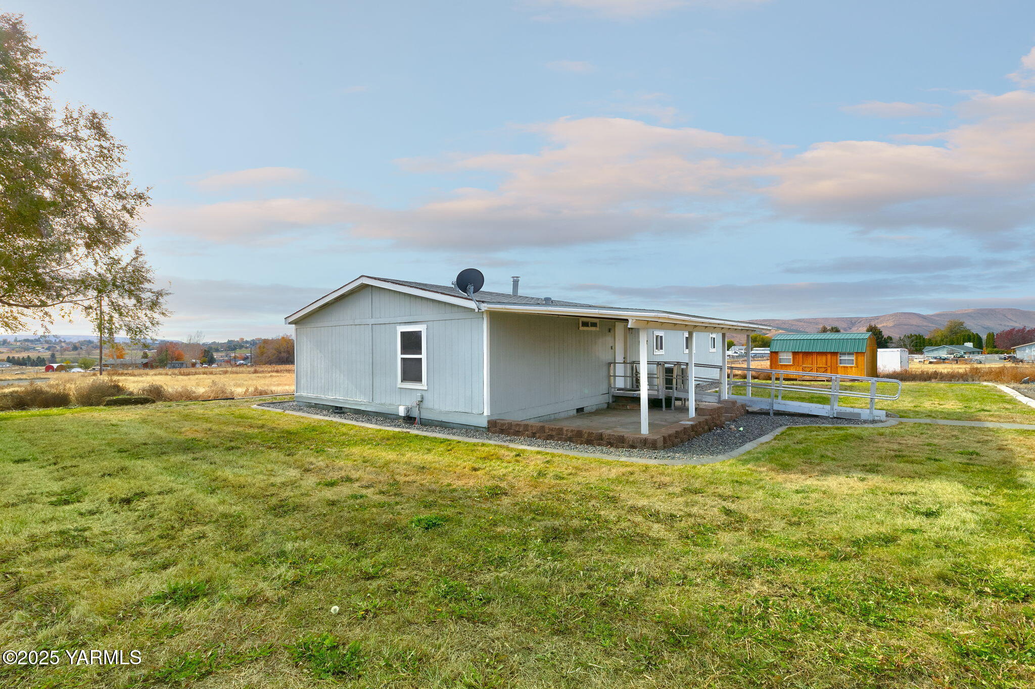 231 Lakeshore Dr