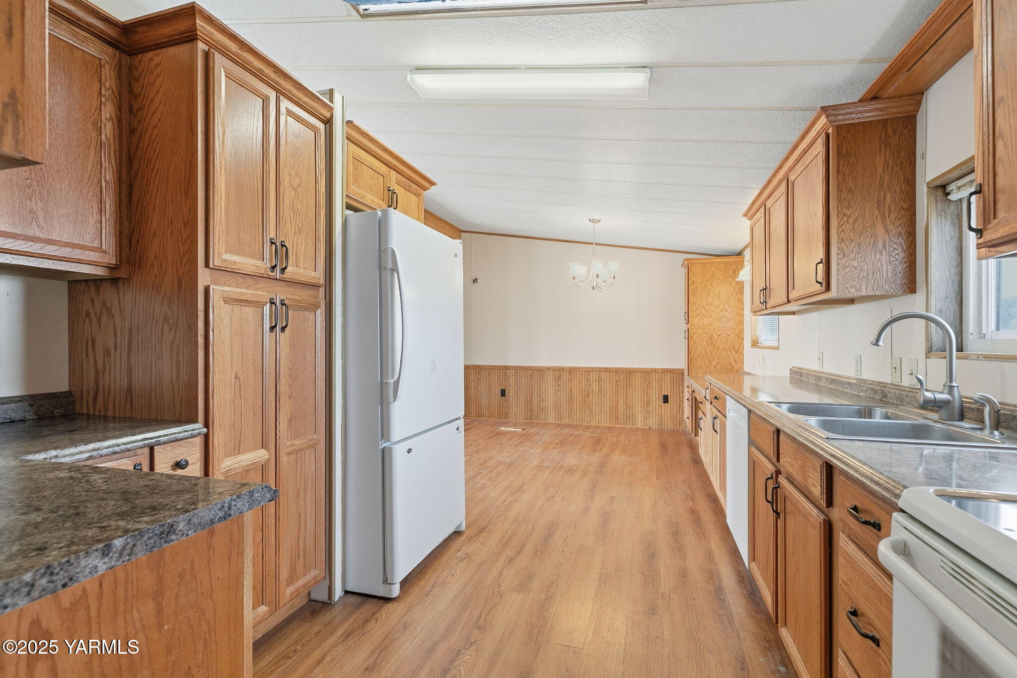231 Lakeshore Dr
