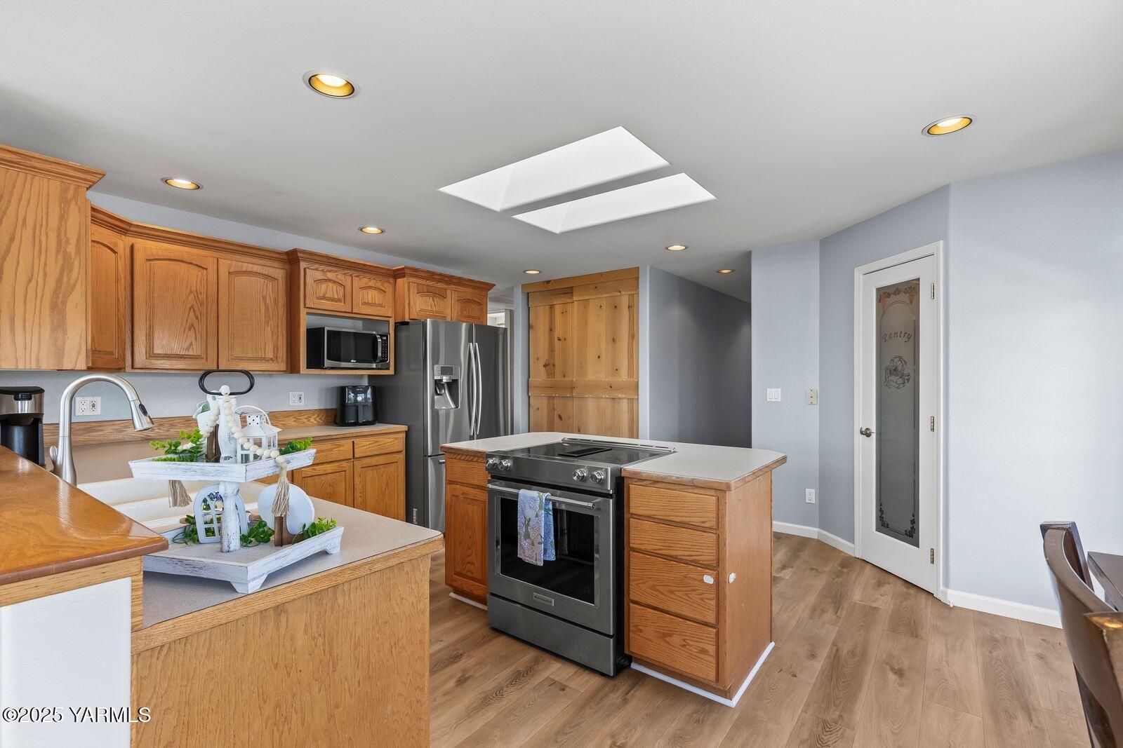 190 Shadbolt Rd
