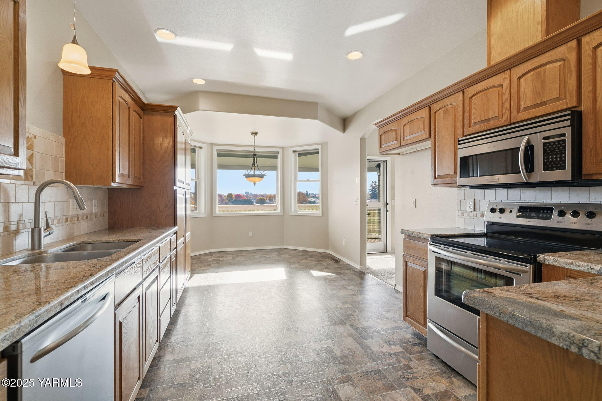 7516 Meadow Ln