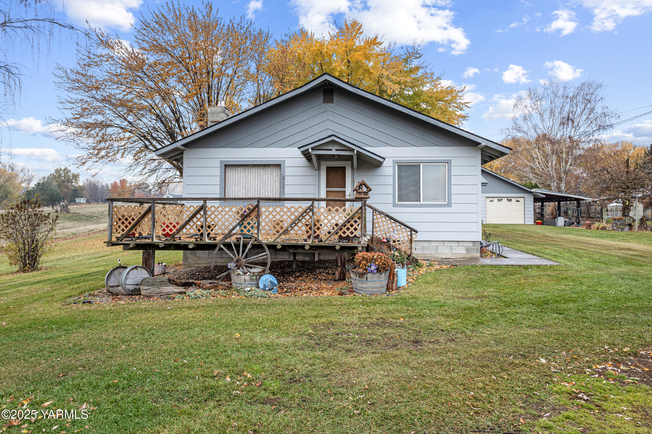 2760 Selah Loop Rd