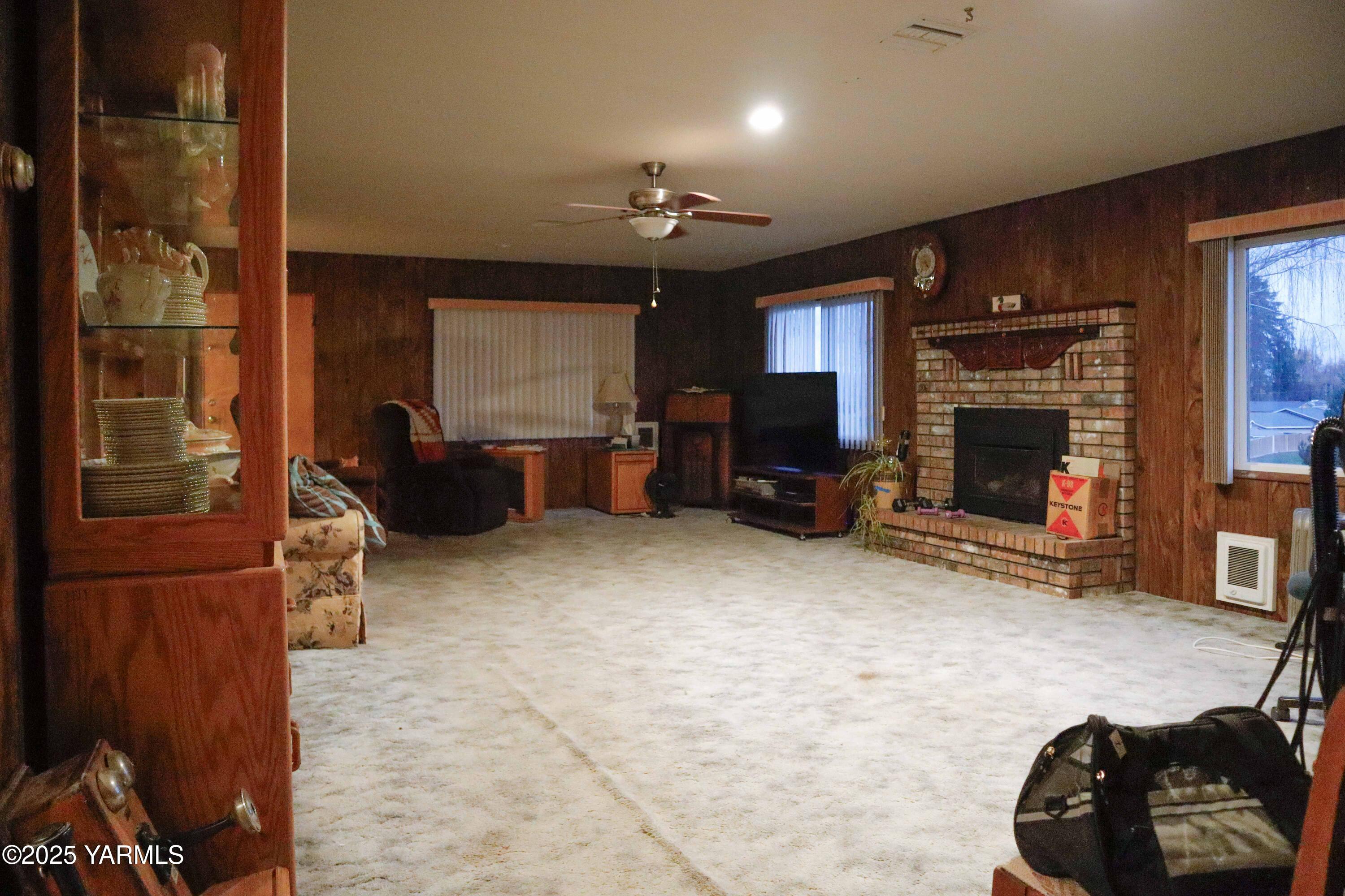 2760 Selah Loop Rd