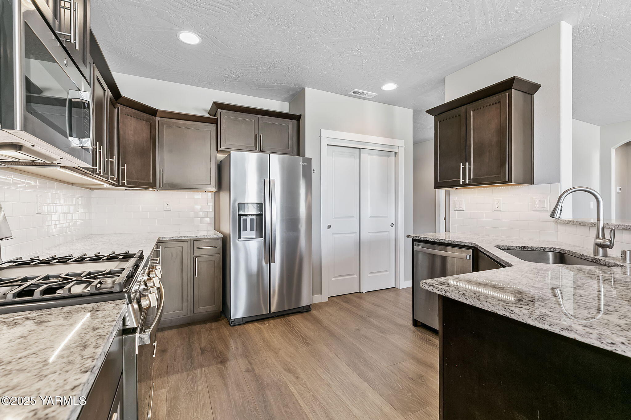 6109 Cottonwood Lp