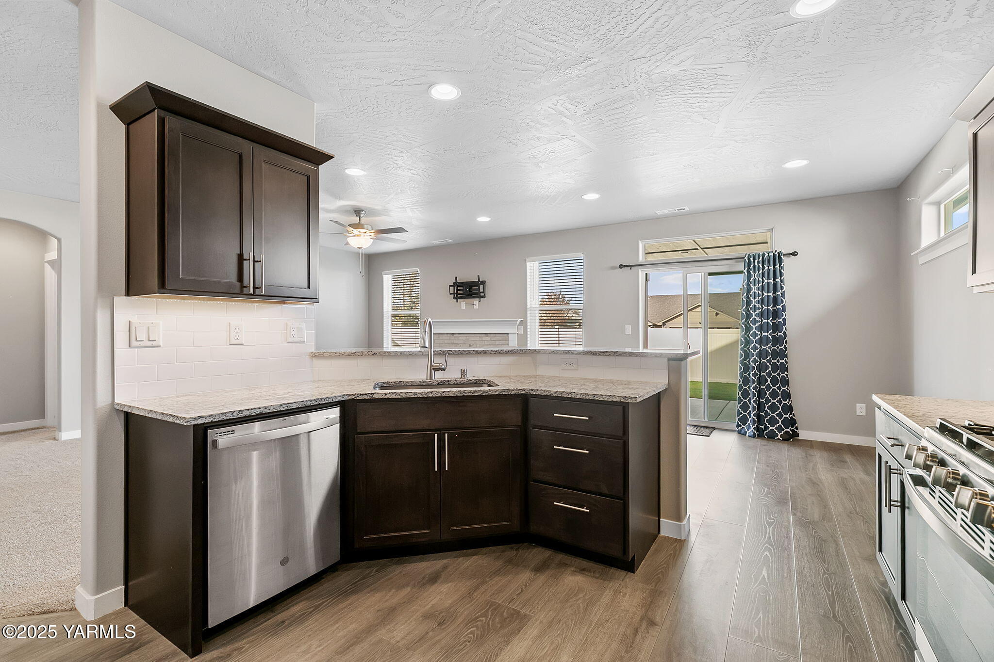 6109 Cottonwood Lp