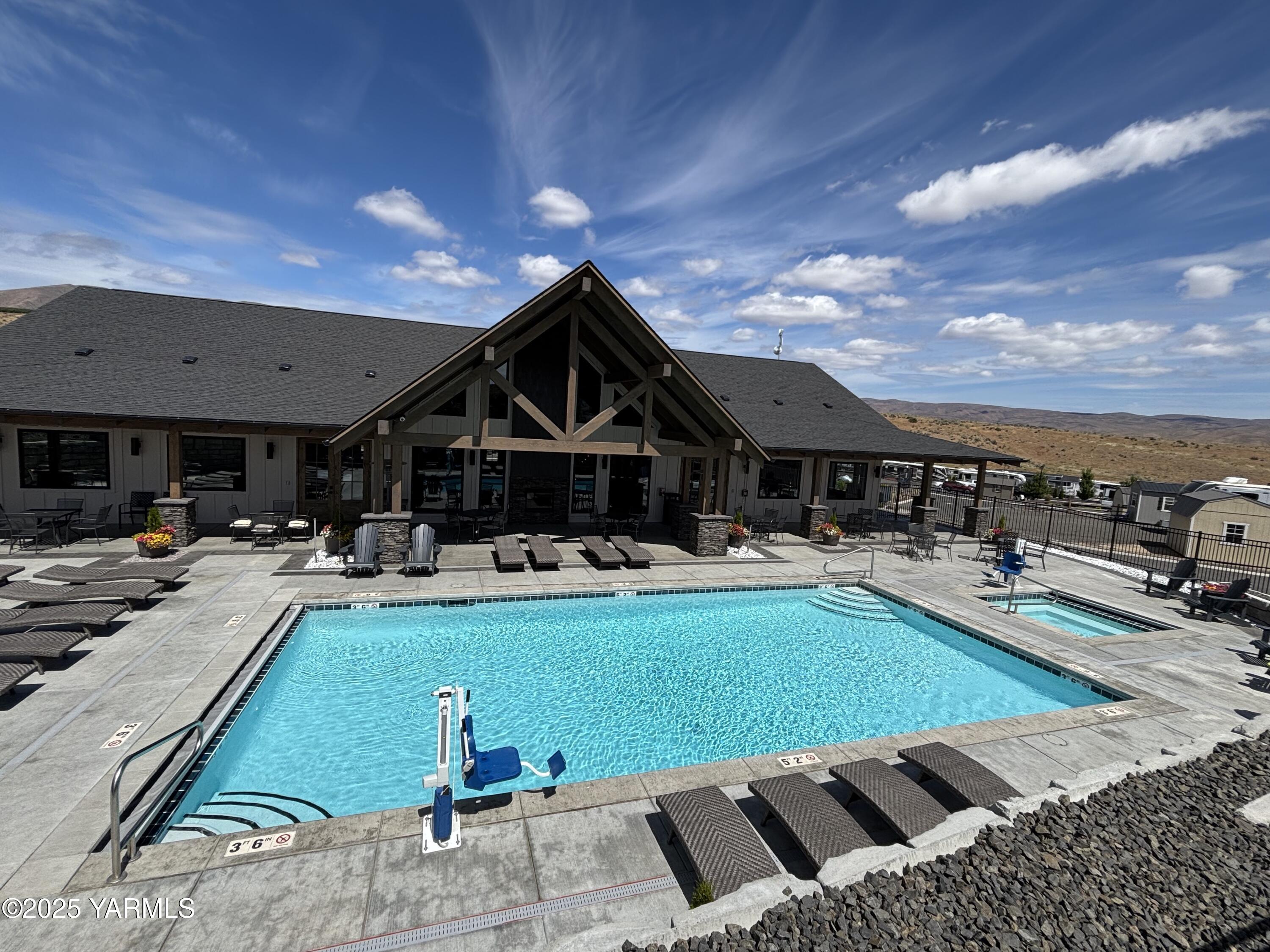 2945 Naches Wenas Rd Unit: 16