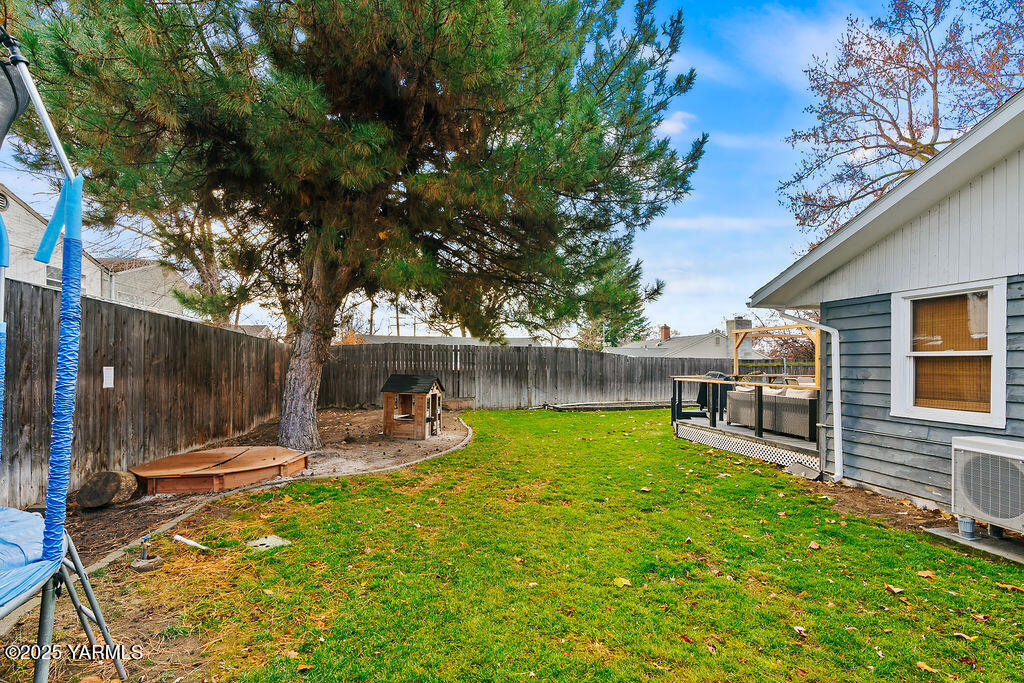 121 N 52nd Ave