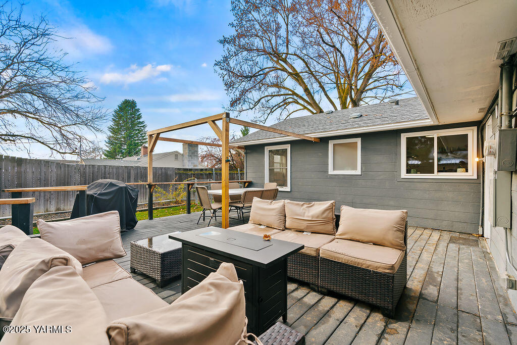121 N 52nd Ave