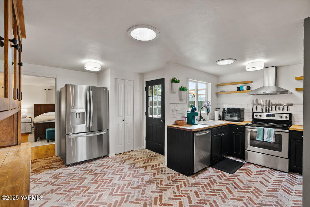 121 N 52nd Ave