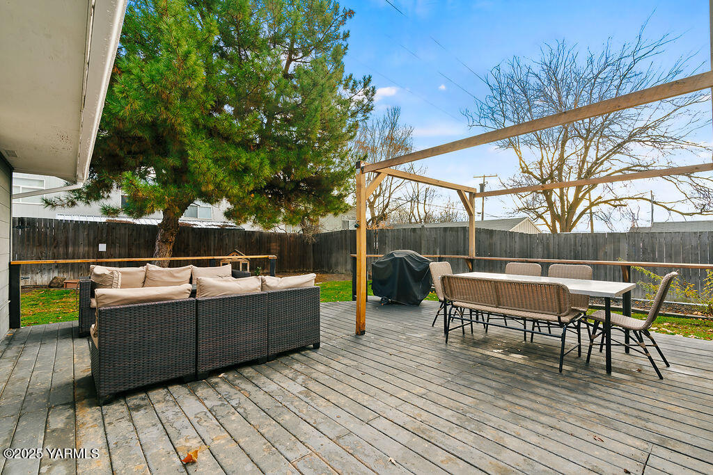 121 N 52nd Ave