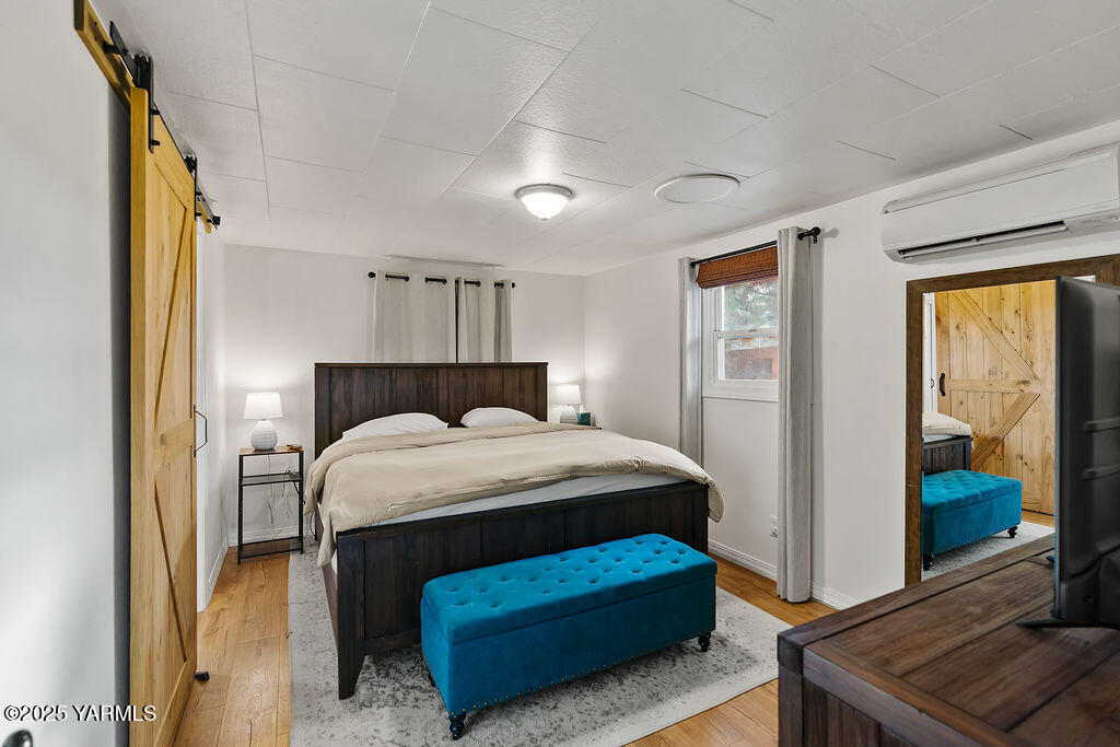 121 N 52nd Ave