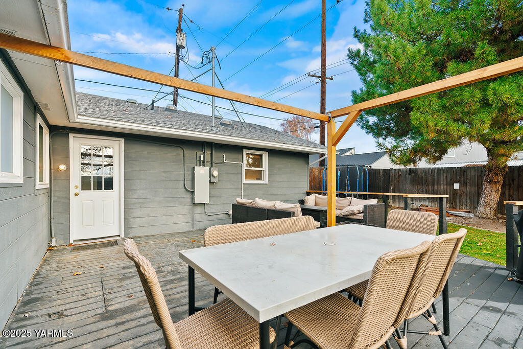 121 N 52nd Ave