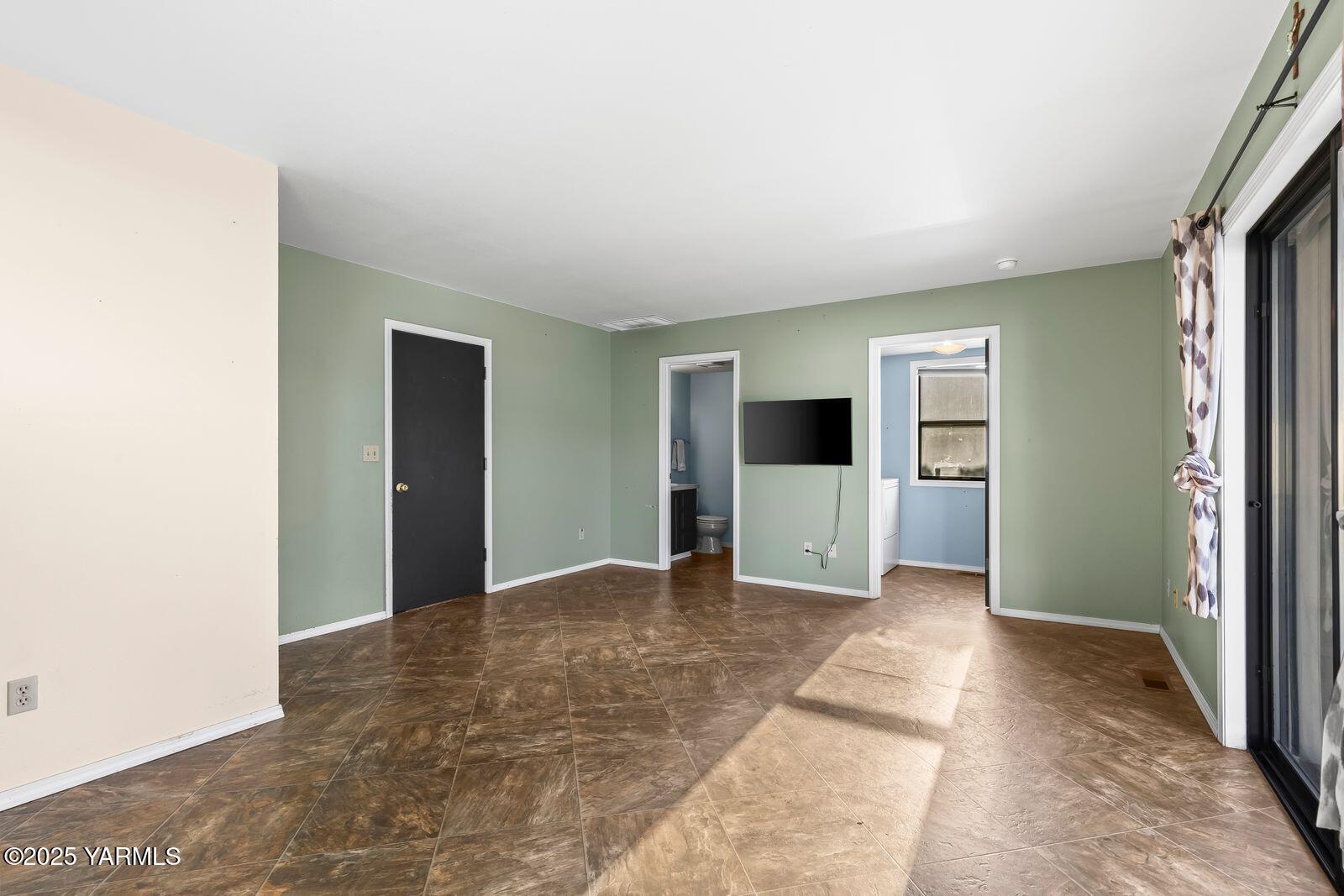 804 S 56th Ave