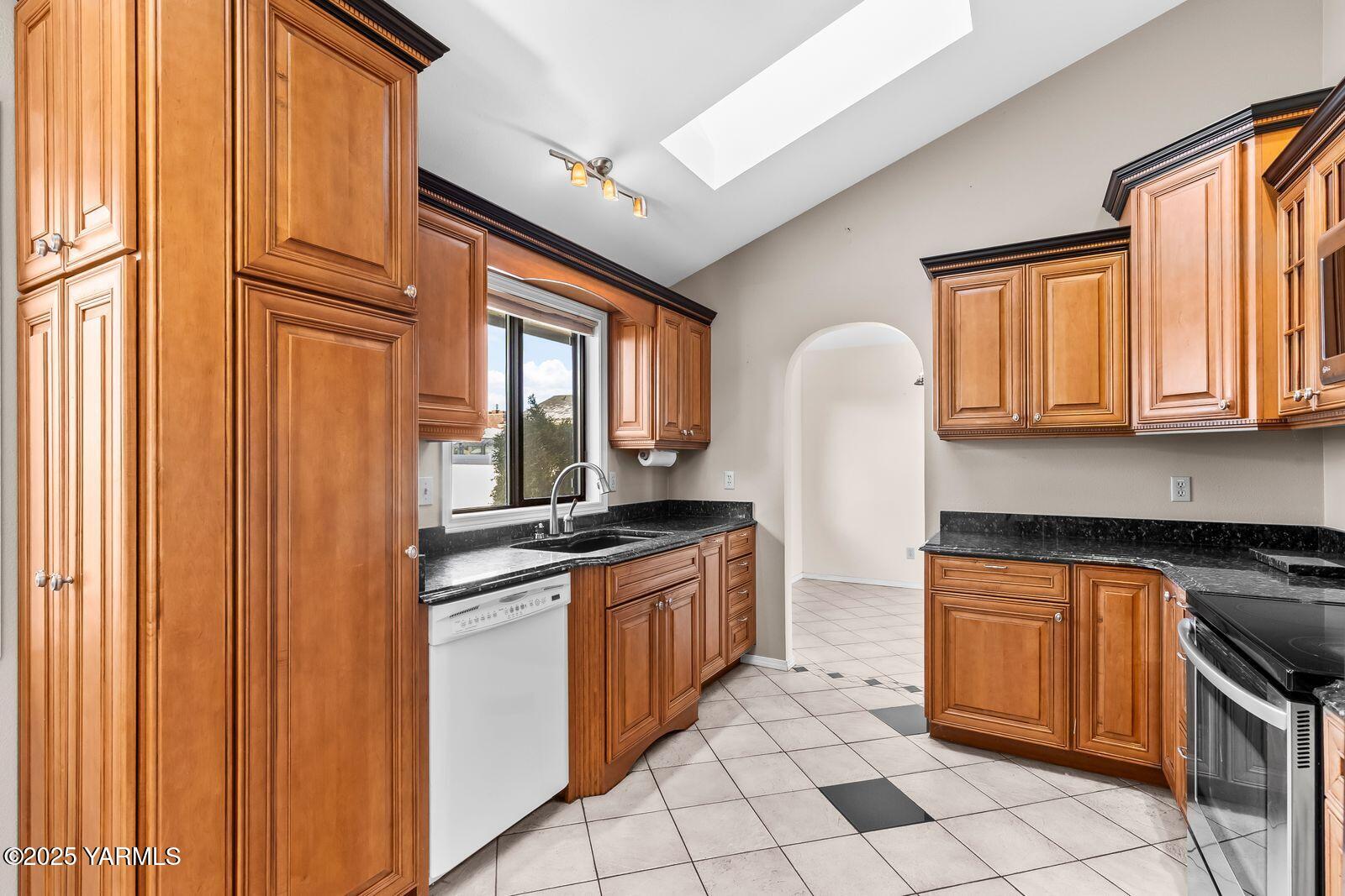 804 S 56th Ave