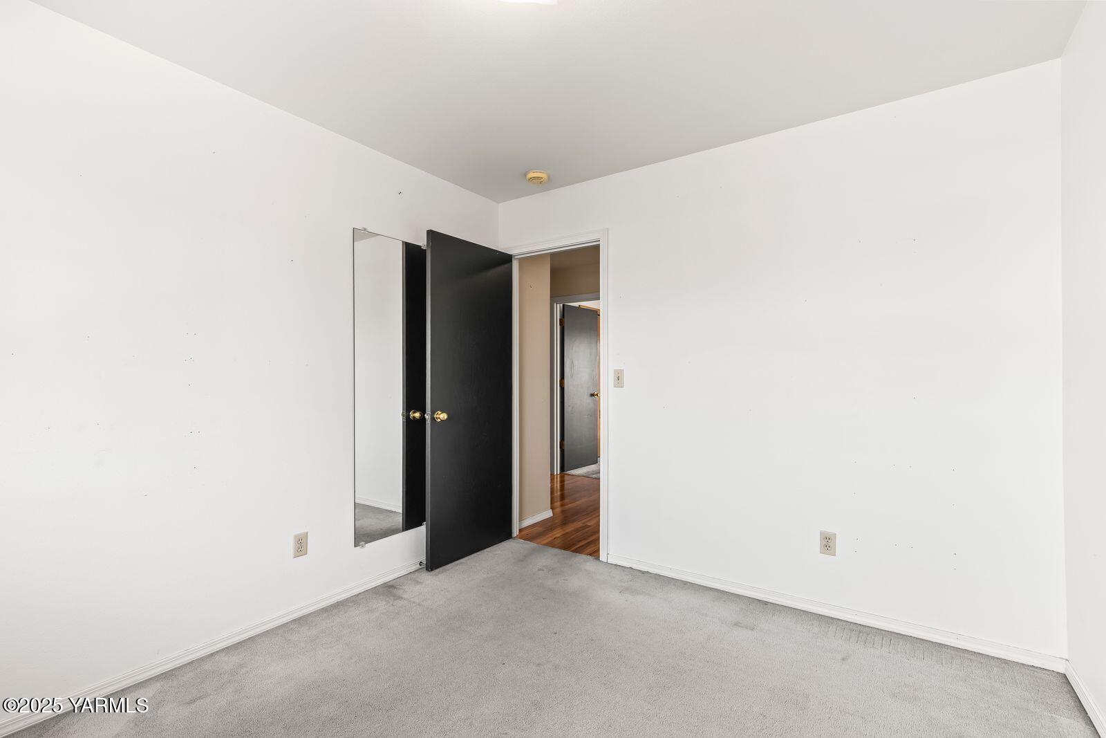 804 S 56th Ave