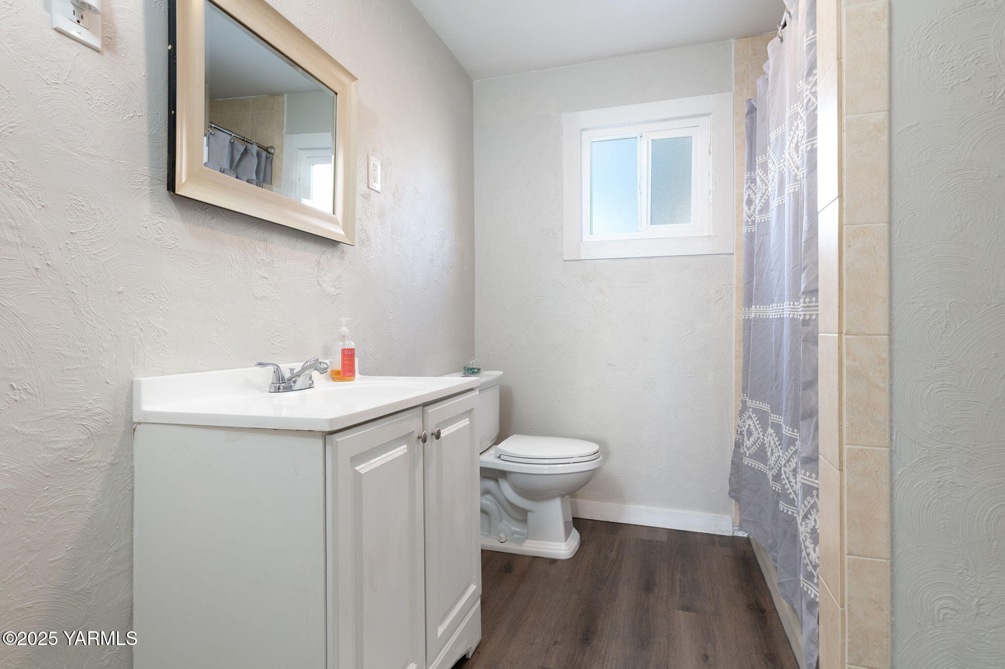 1706 Bonnie Doon Ave
