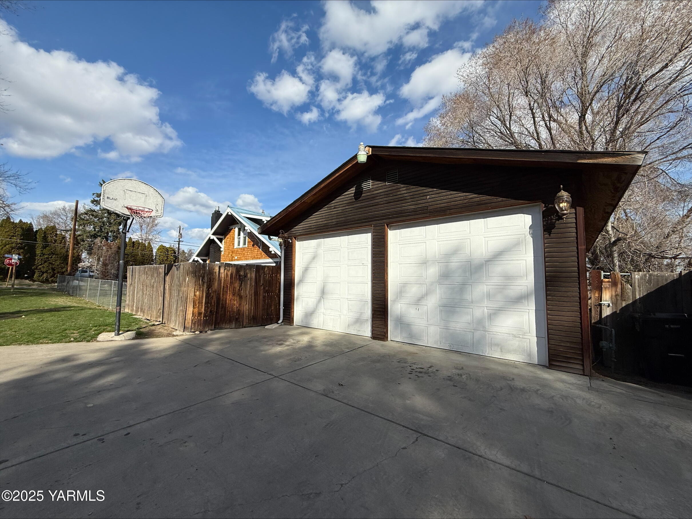 1706 Bonnie Doon Ave