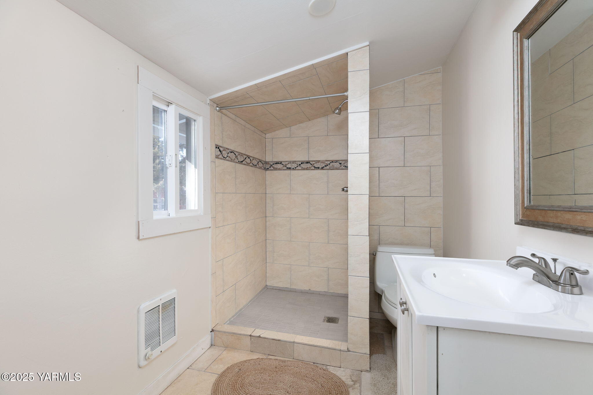 1706 Bonnie Doon Ave